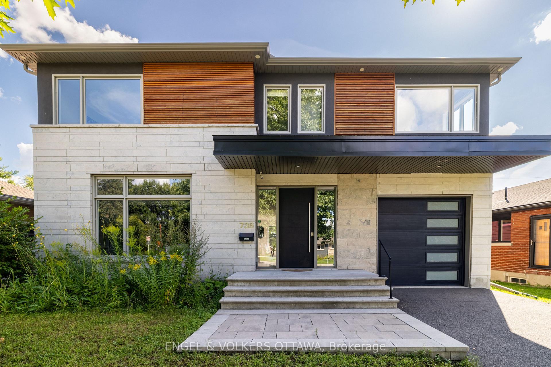 Photo of 736 Sherbourne Road