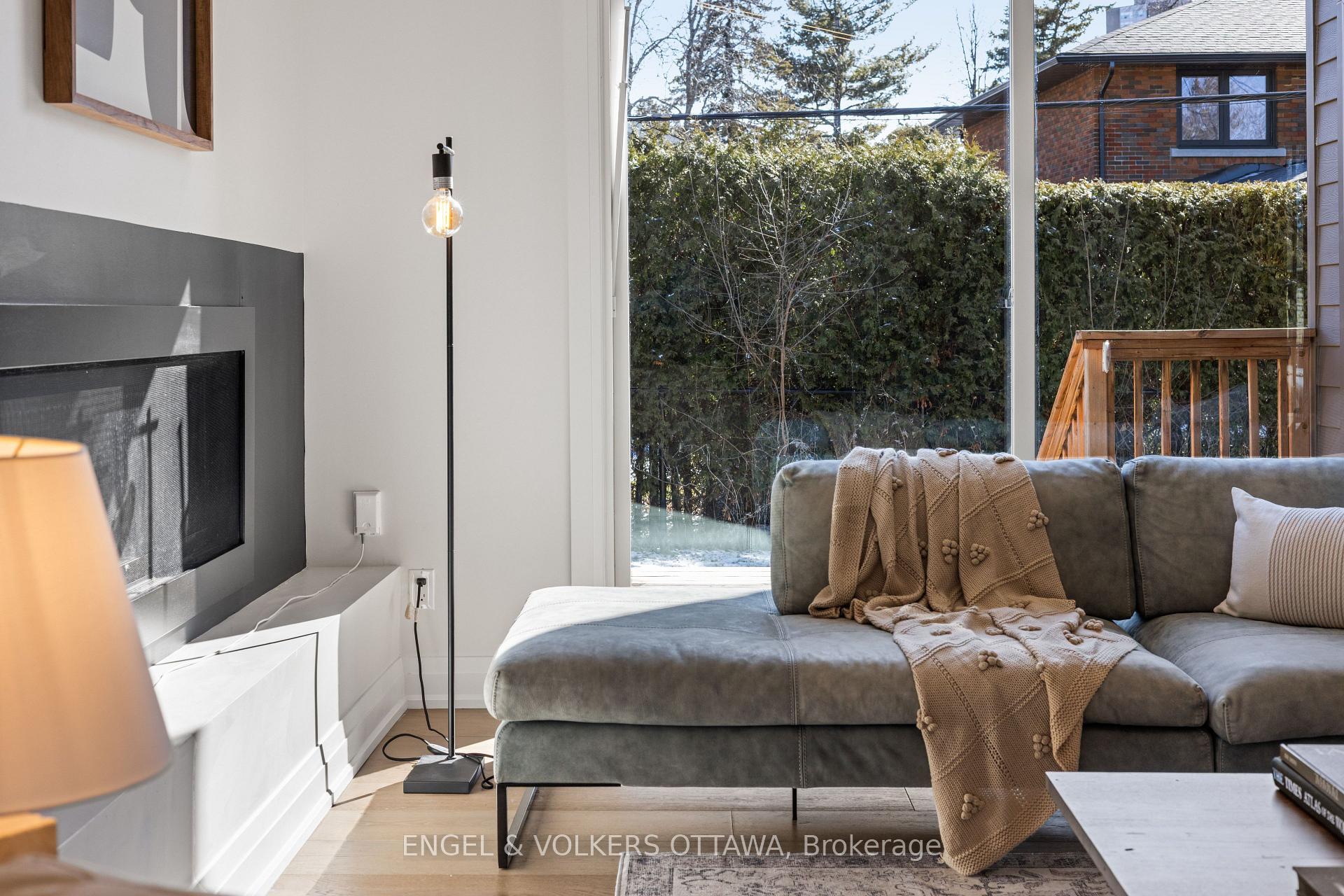 Photo 10 of 736 Sherbourne Road, Ottawa, Carlingwood — HOMEH