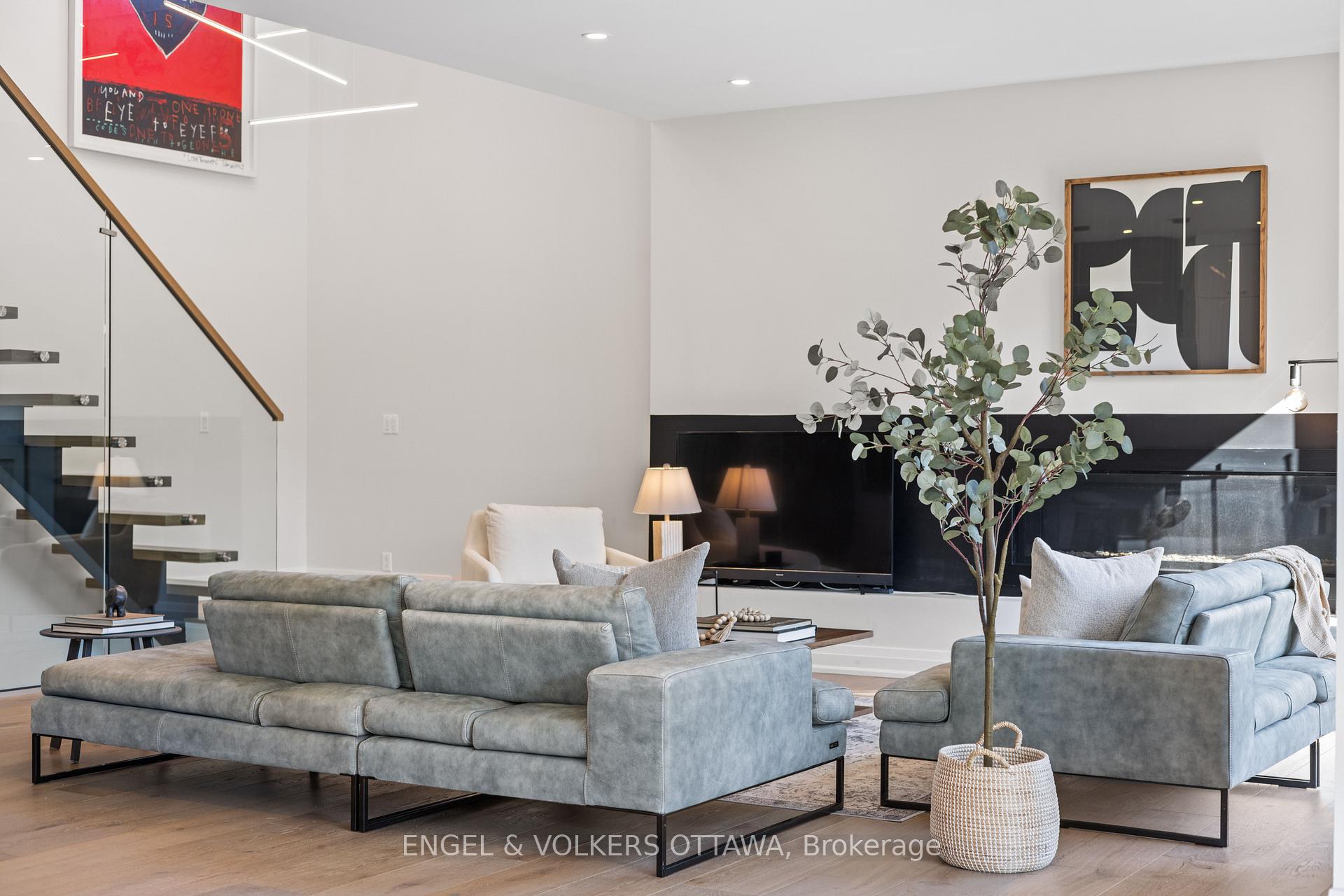 Photo 12 of 736 Sherbourne Road, Ottawa, Carlingwood — HOMEH