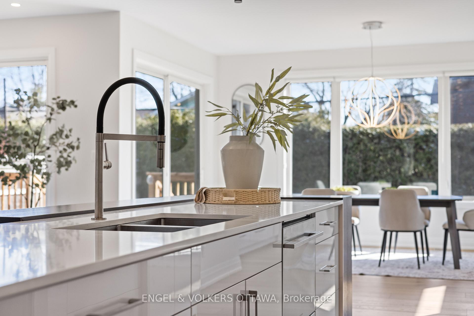 Photo 18 of 736 Sherbourne Road, Ottawa, Carlingwood — HOMEH