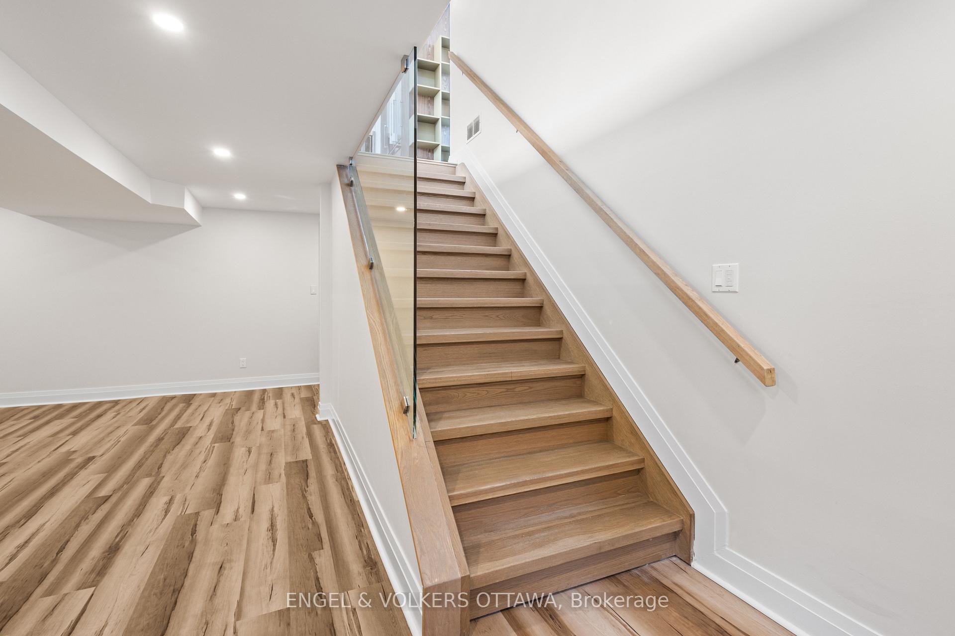 Photo 42 of 736 Sherbourne Road, Ottawa, Carlingwood — HOMEH