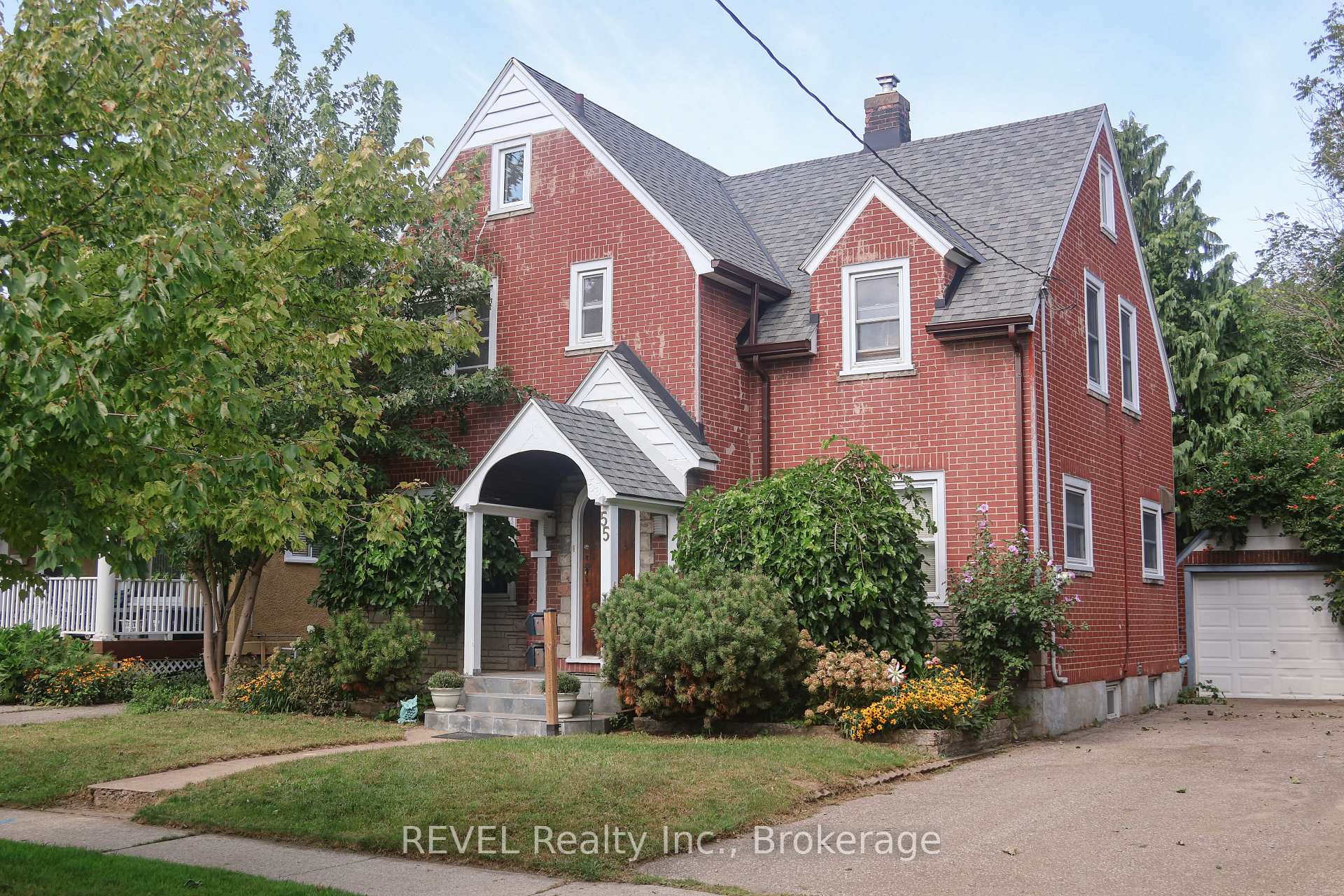 Photo 3 of Unit Upper, 55 Maple Street, St. Catharines, Downtown — HOMEH