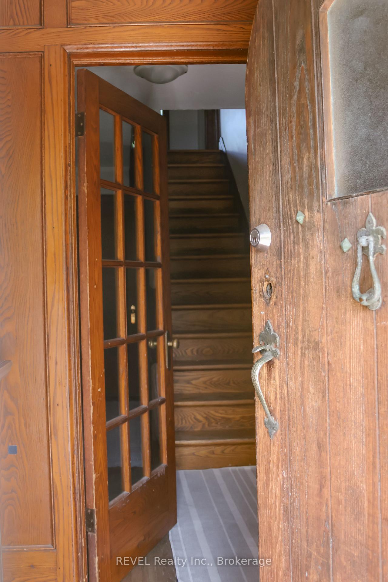 Photo 4 of Unit Upper, 55 Maple Street, St. Catharines, Downtown — HOMEH