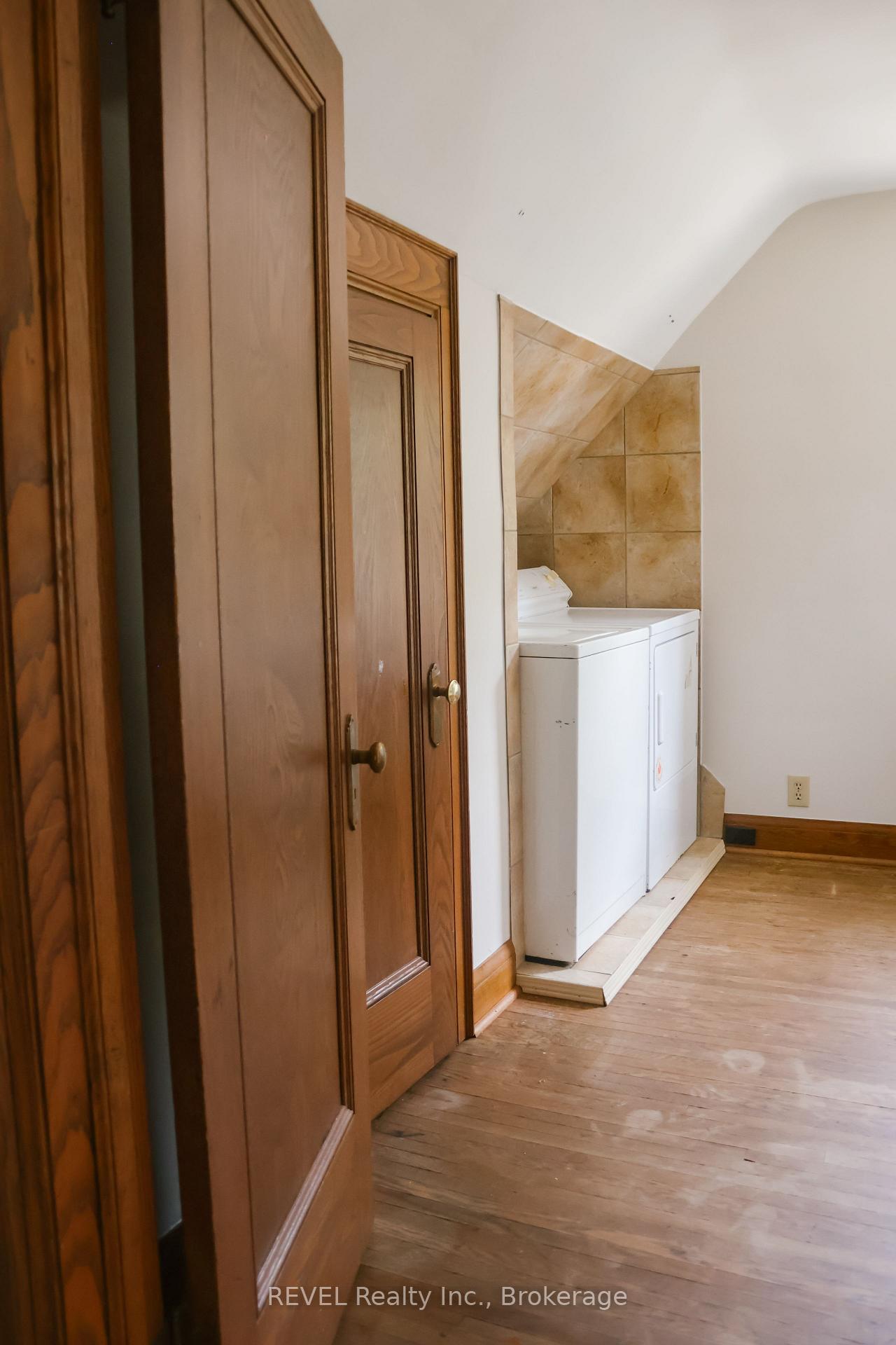 Photo 10 of Unit Upper, 55 Maple Street, St. Catharines, Downtown — HOMEH