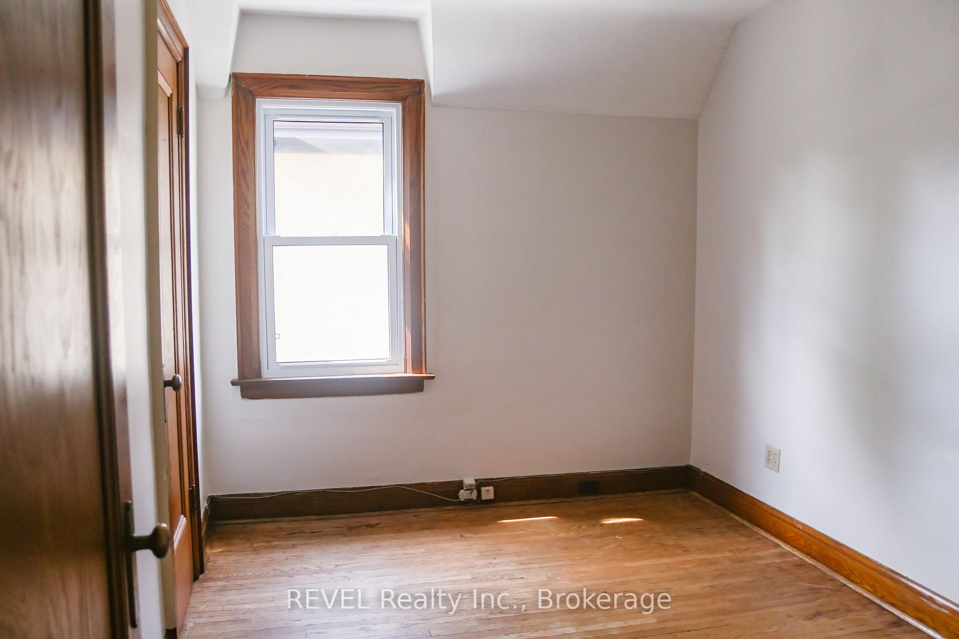 Photo 12 of Unit Upper, 55 Maple Street, St. Catharines, Downtown — HOMEH