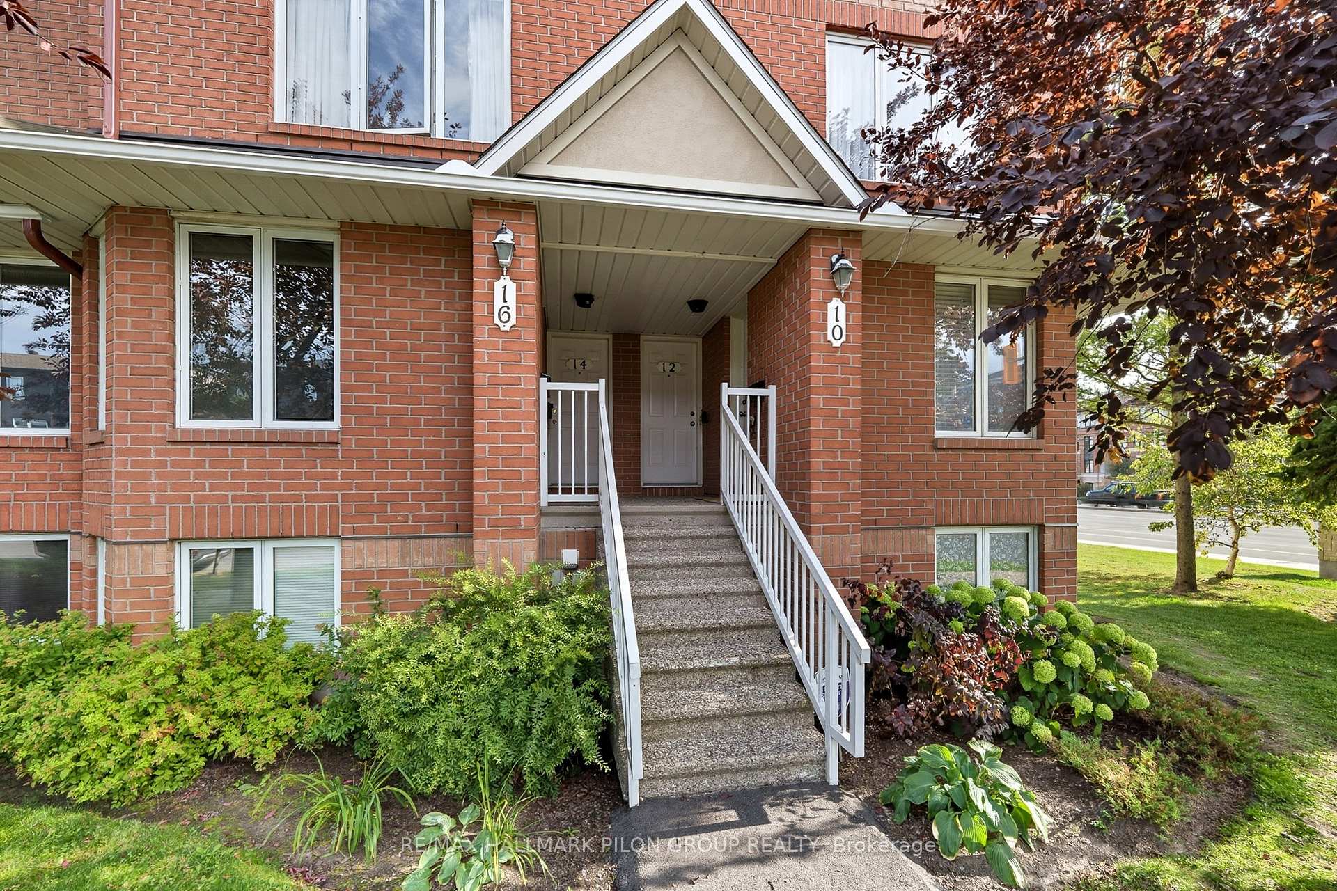 Photo 2 of 10 Lakepointe Drive, Ottawa, Avalon East — HOMEH