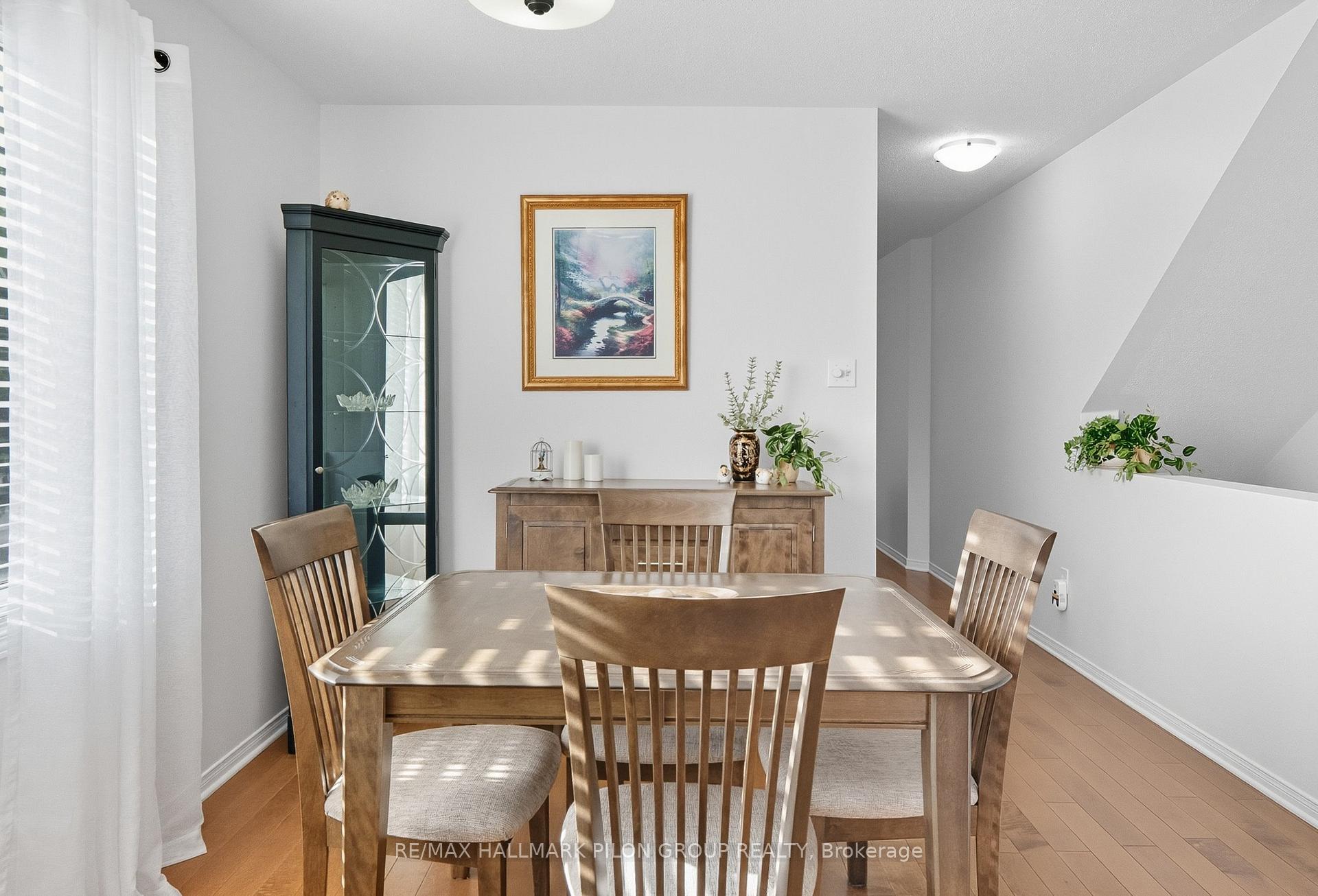 Photo 5 of 10 Lakepointe Drive, Ottawa, Avalon East — HOMEH