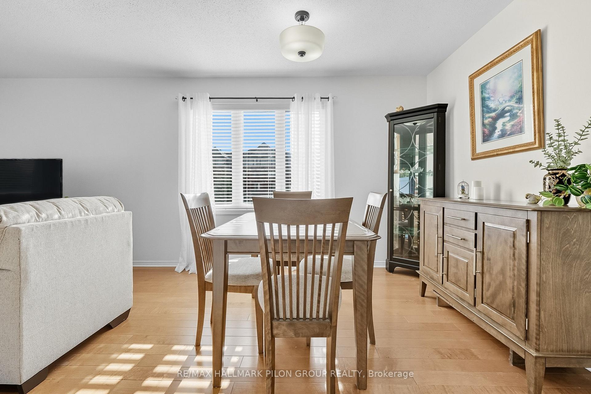 Photo 6 of 10 Lakepointe Drive, Ottawa, Avalon East — HOMEH