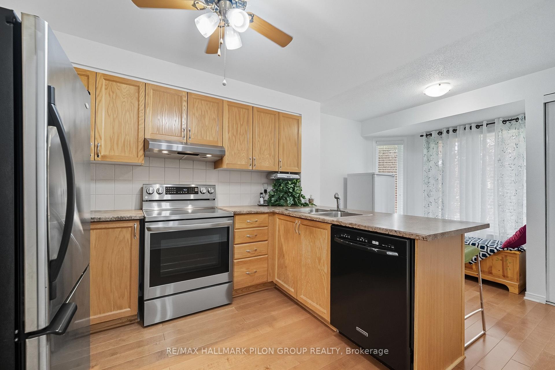 Photo 8 of 10 Lakepointe Drive, Ottawa, Avalon East — HOMEH