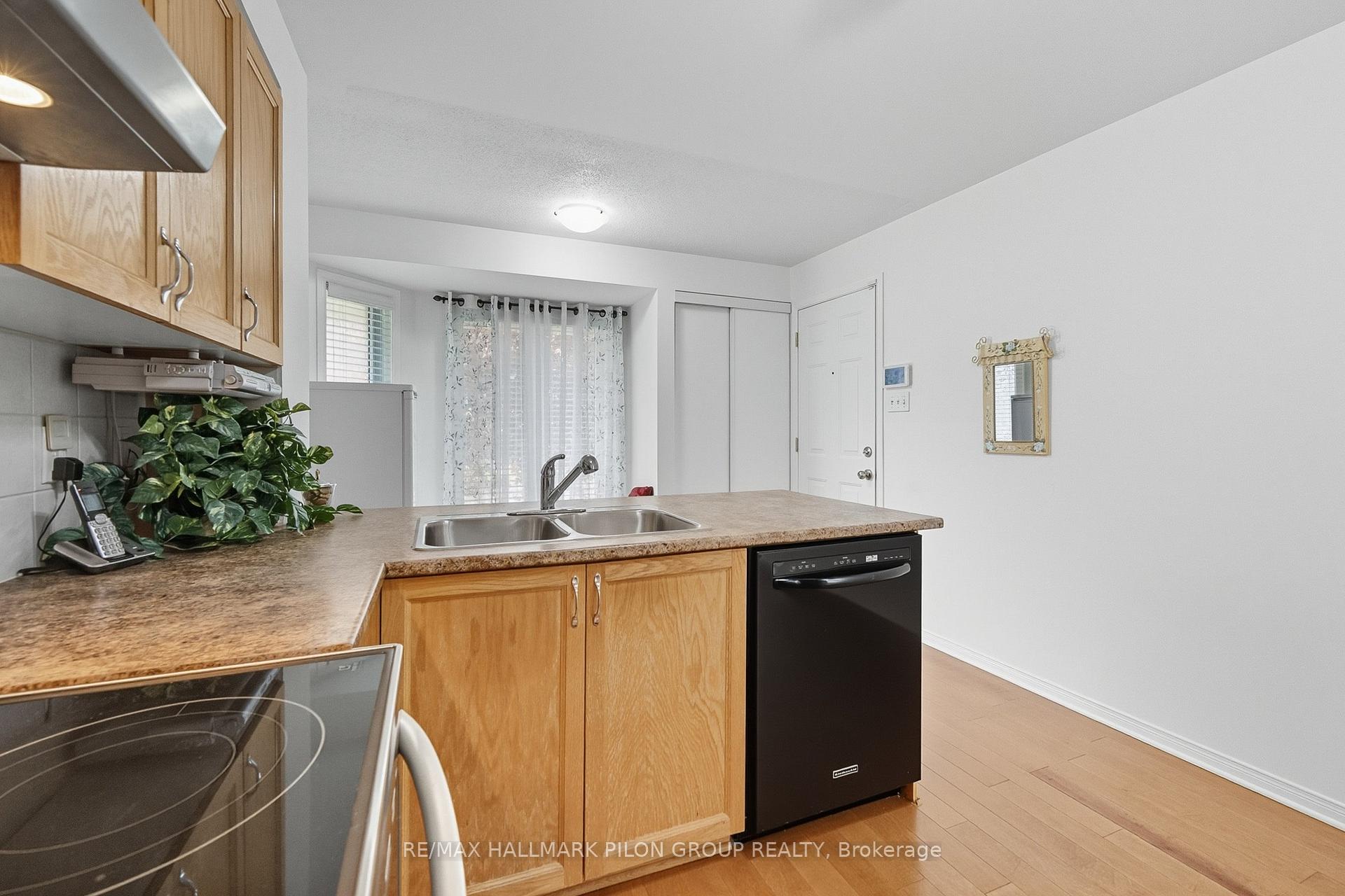 Photo 9 of 10 Lakepointe Drive, Ottawa, Avalon East — HOMEH