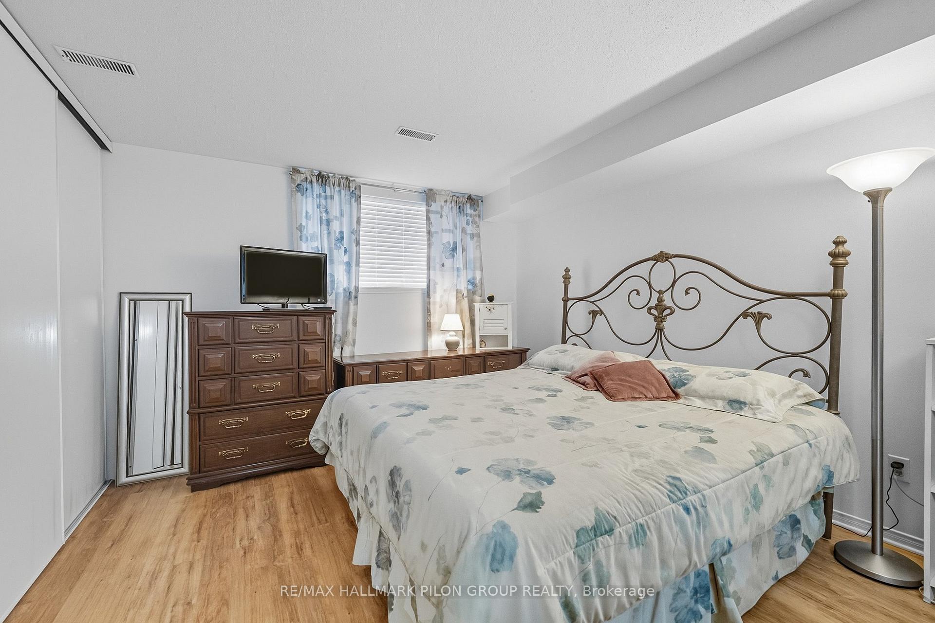 Photo 12 of 10 Lakepointe Drive, Ottawa, Avalon East — HOMEH