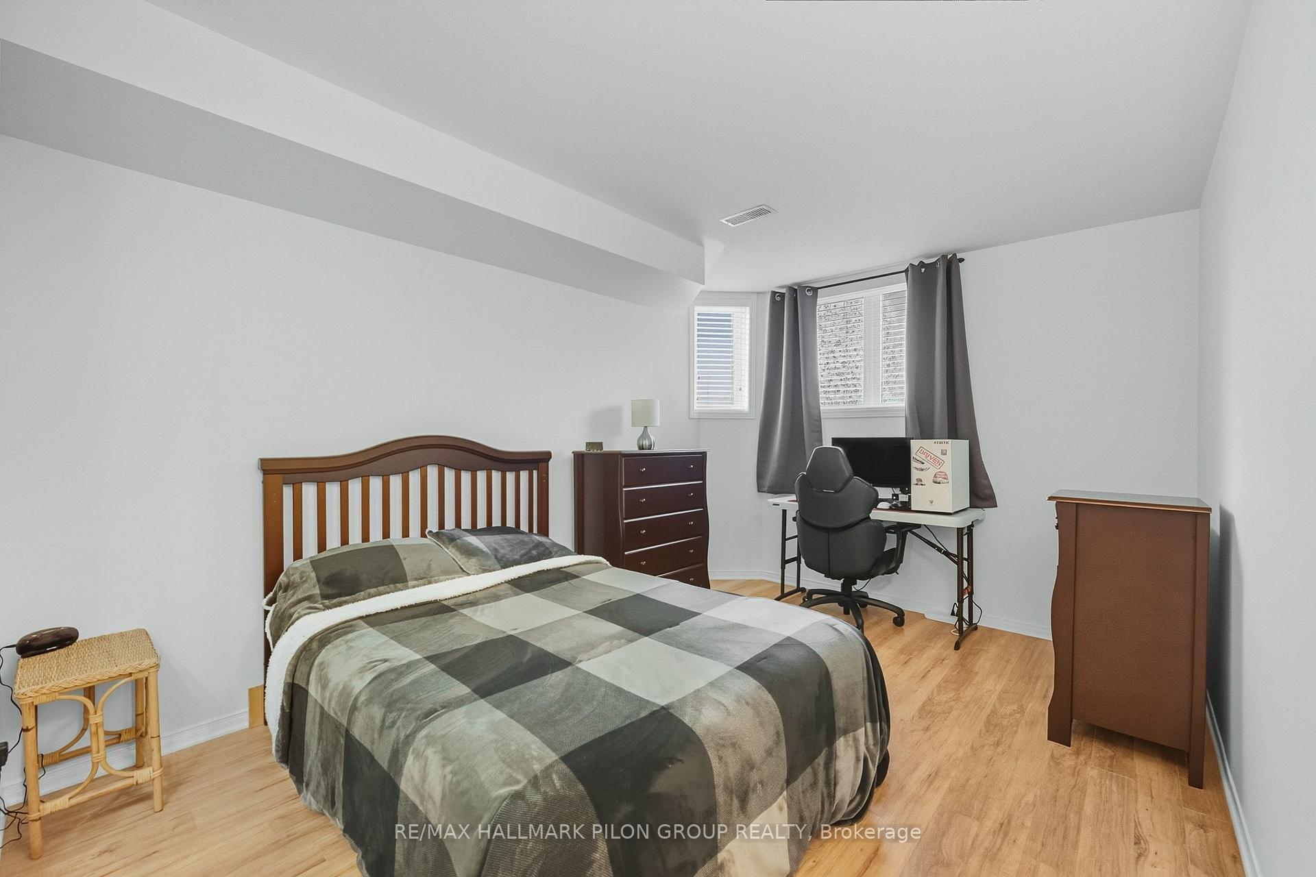 Photo 14 of 10 Lakepointe Drive, Ottawa, Avalon East — HOMEH