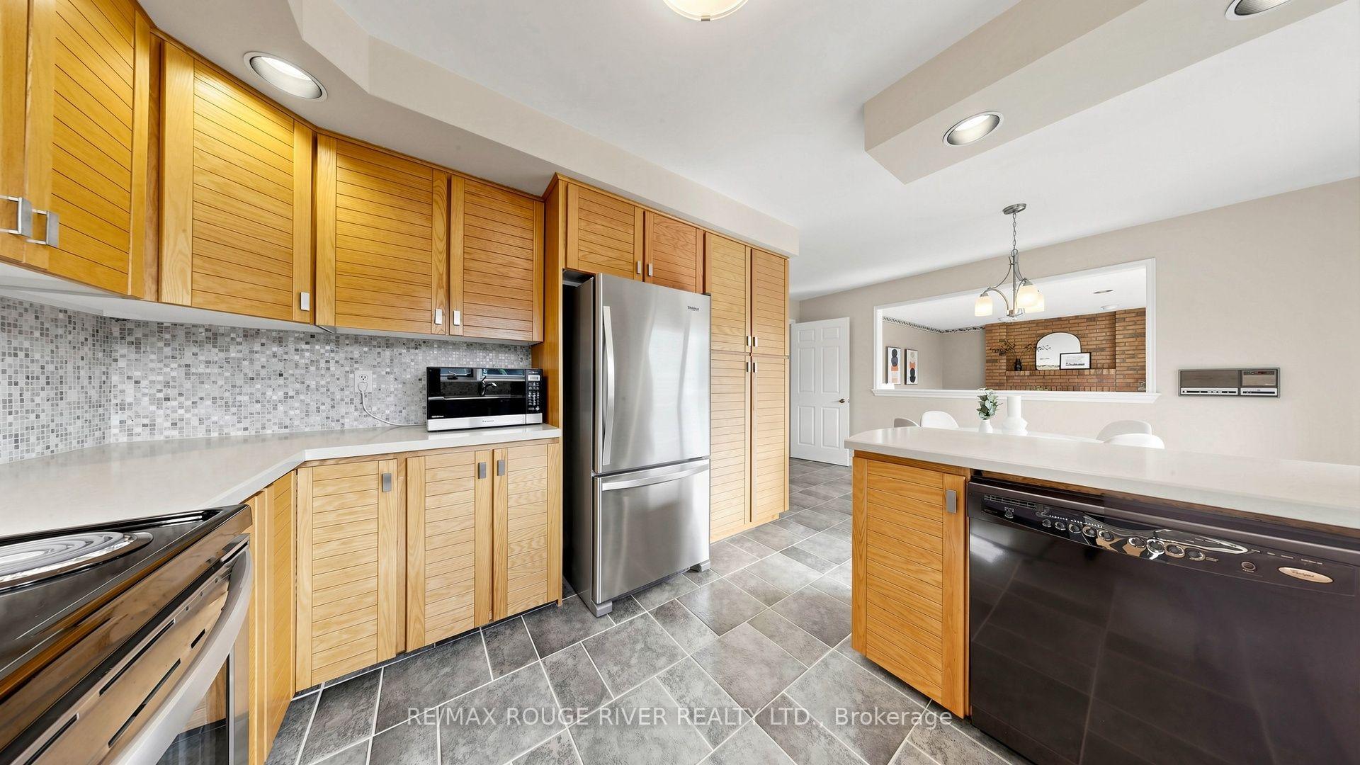 Photo 16 of 31 Delbeatrice Crescent, Scarborough, Centennial Scarborough — HOMEH