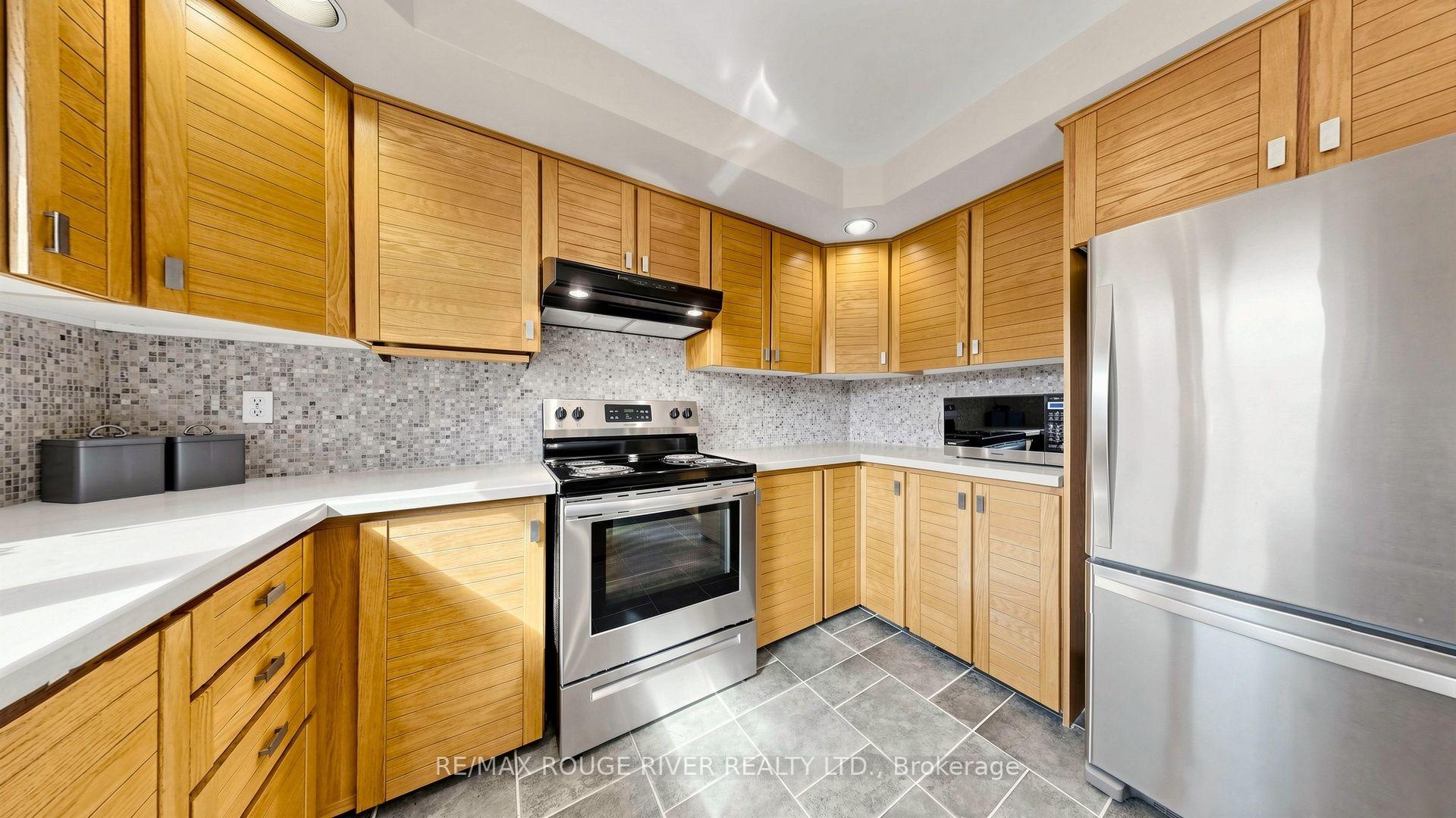 Photo 17 of 31 Delbeatrice Crescent, Scarborough, Centennial Scarborough — HOMEH