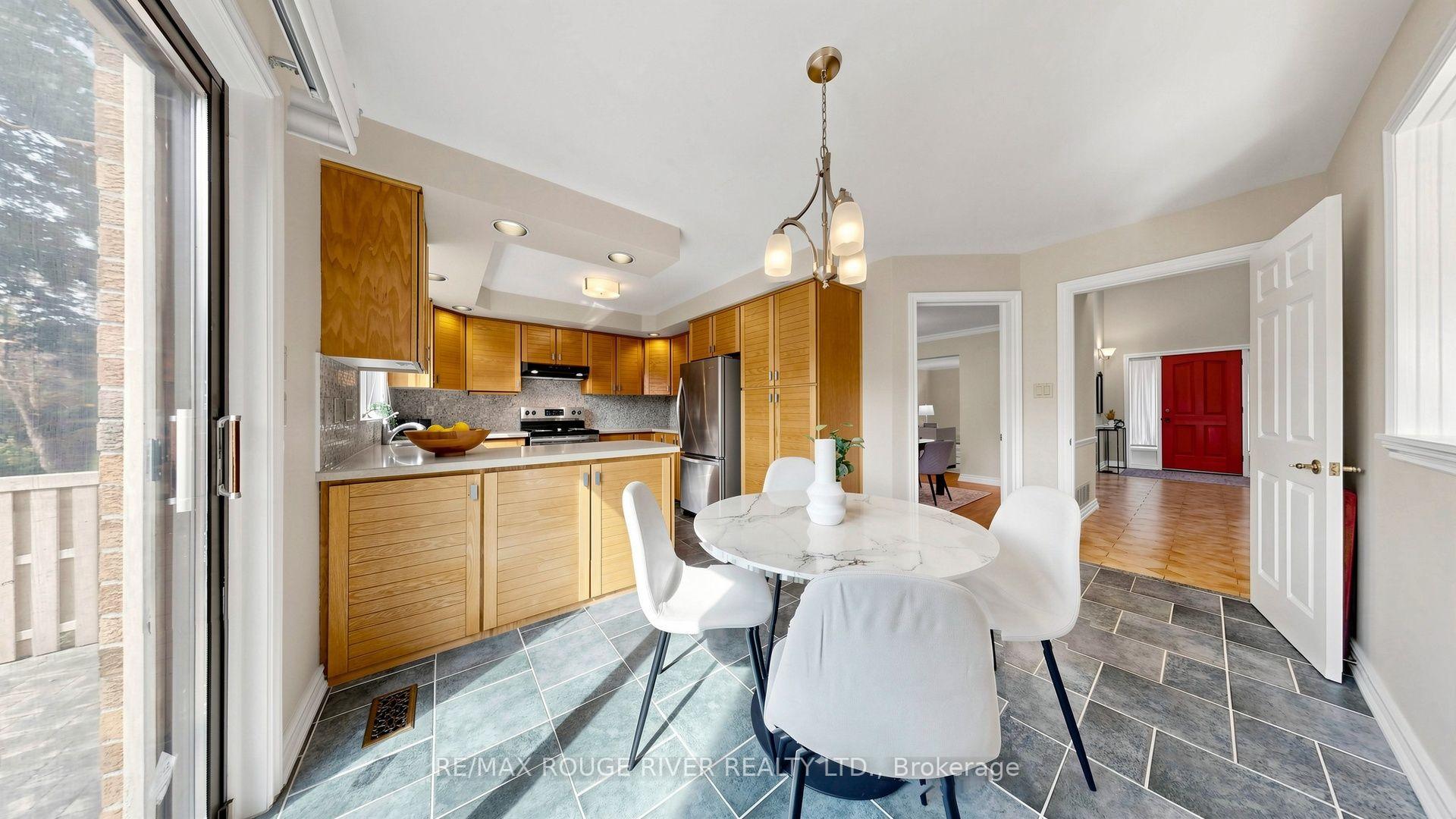 Photo 19 of 31 Delbeatrice Crescent, Scarborough, Centennial Scarborough — HOMEH