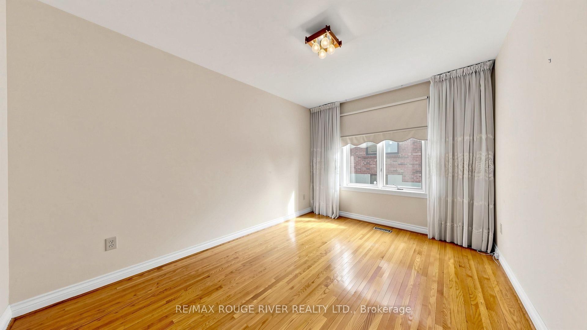 Photo 20 of 31 Delbeatrice Crescent, Scarborough, Centennial Scarborough — HOMEH