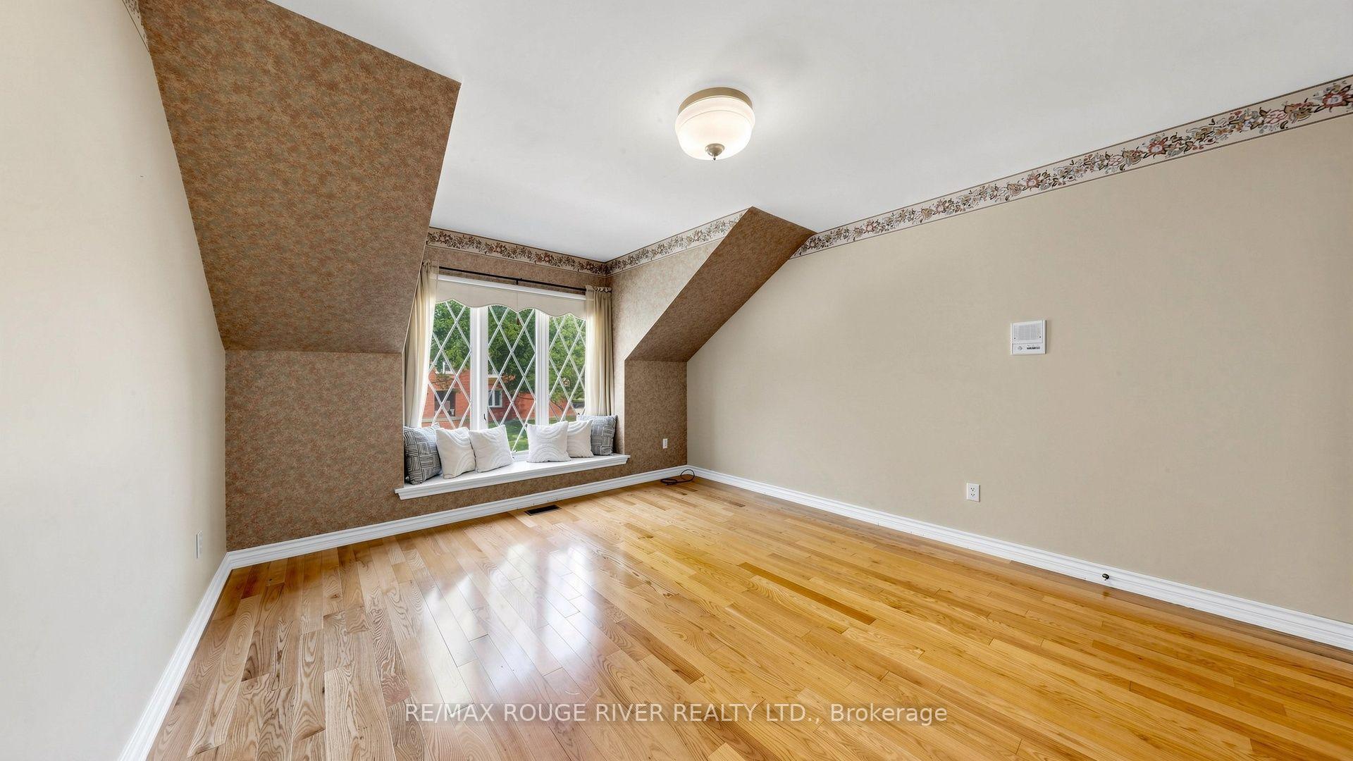 Photo 33 of 31 Delbeatrice Crescent, Scarborough, Centennial Scarborough — HOMEH