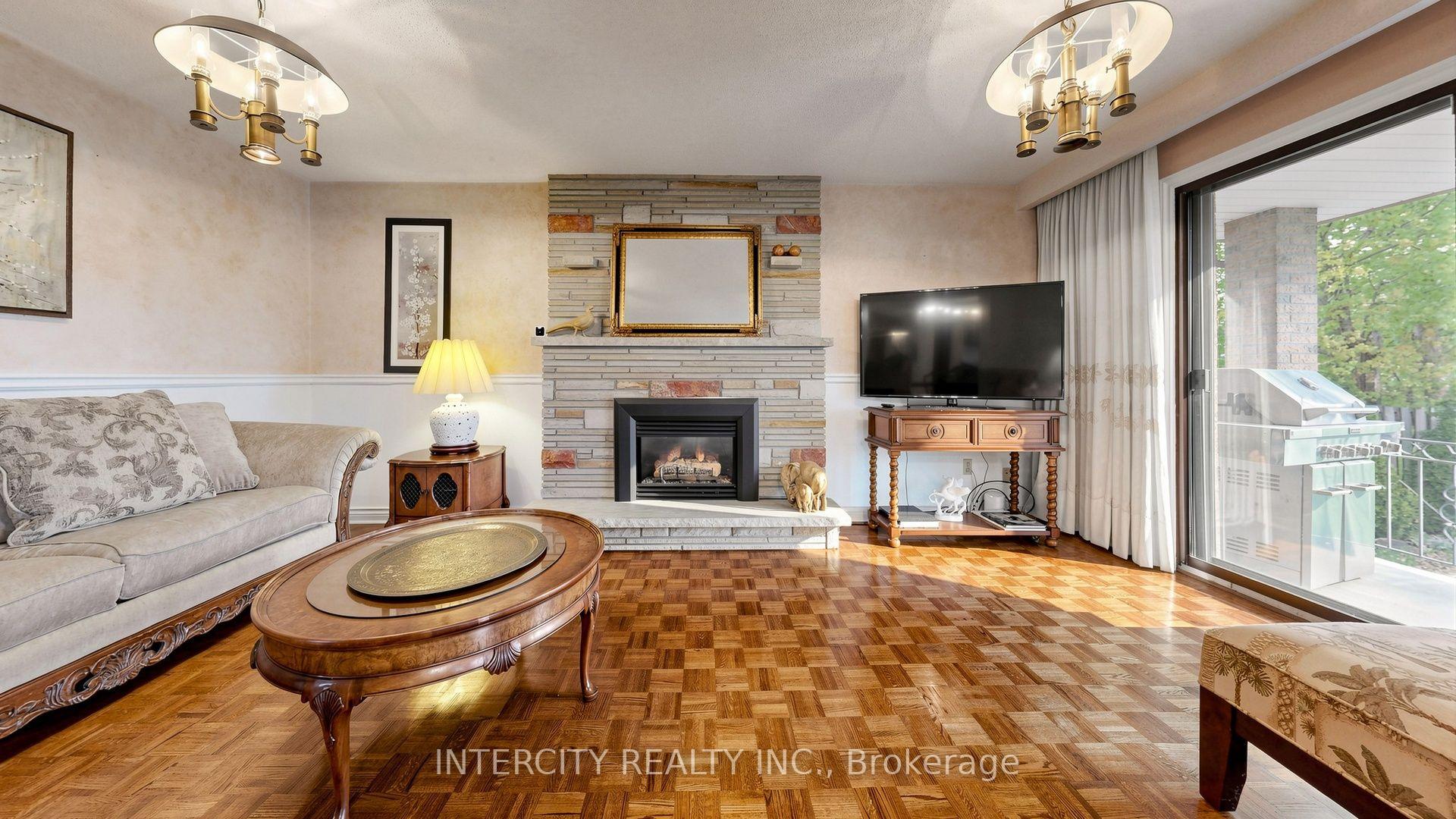 Photo 10 of 76 Spruce Avenue, Richmond Hill, South Richvale — HOMEH