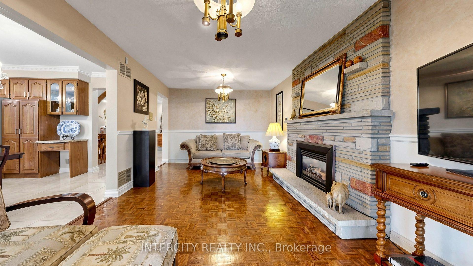 Photo 11 of 76 Spruce Avenue, Richmond Hill, South Richvale — HOMEH
