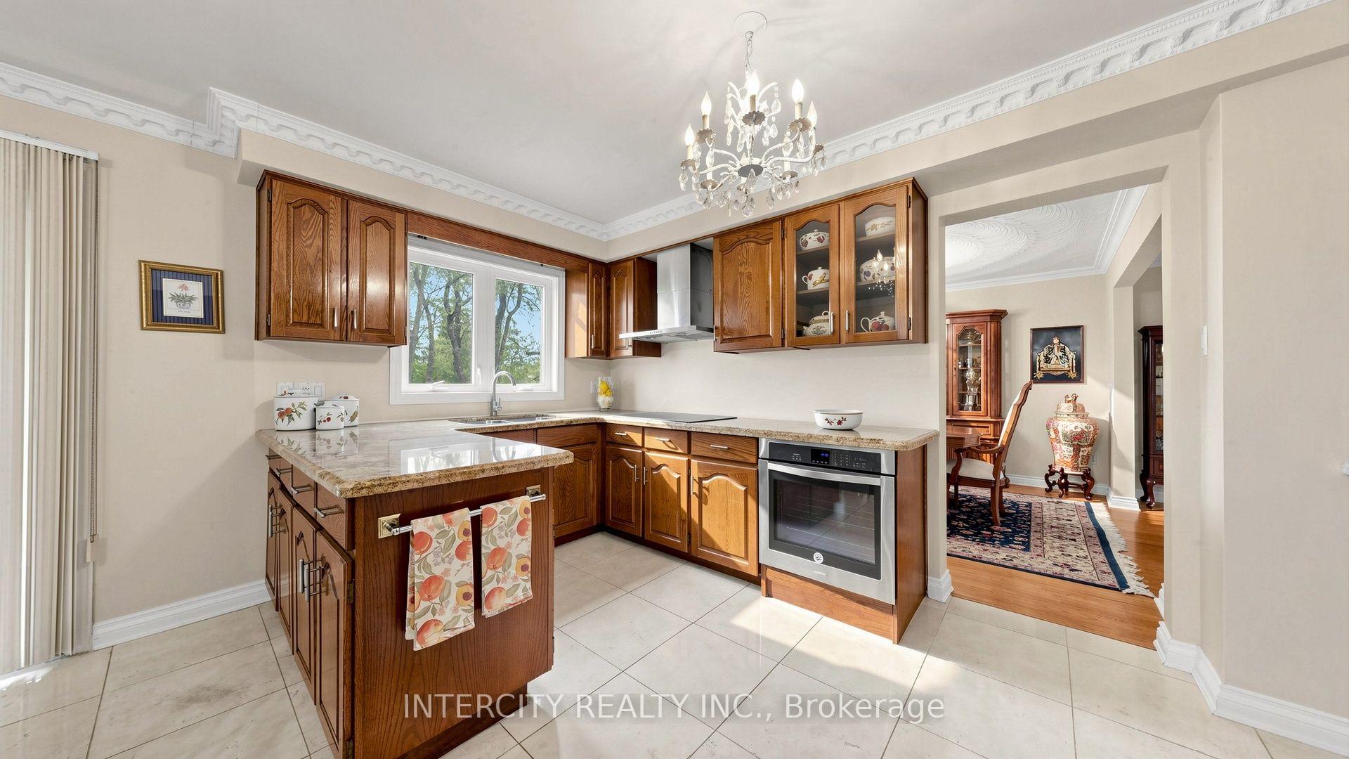 Photo 15 of 76 Spruce Avenue, Richmond Hill, South Richvale — HOMEH