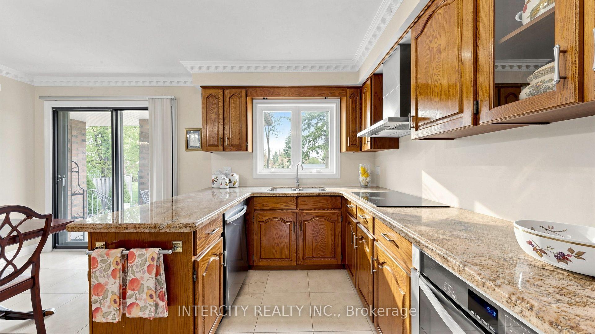 Photo 16 of 76 Spruce Avenue, Richmond Hill, South Richvale — HOMEH