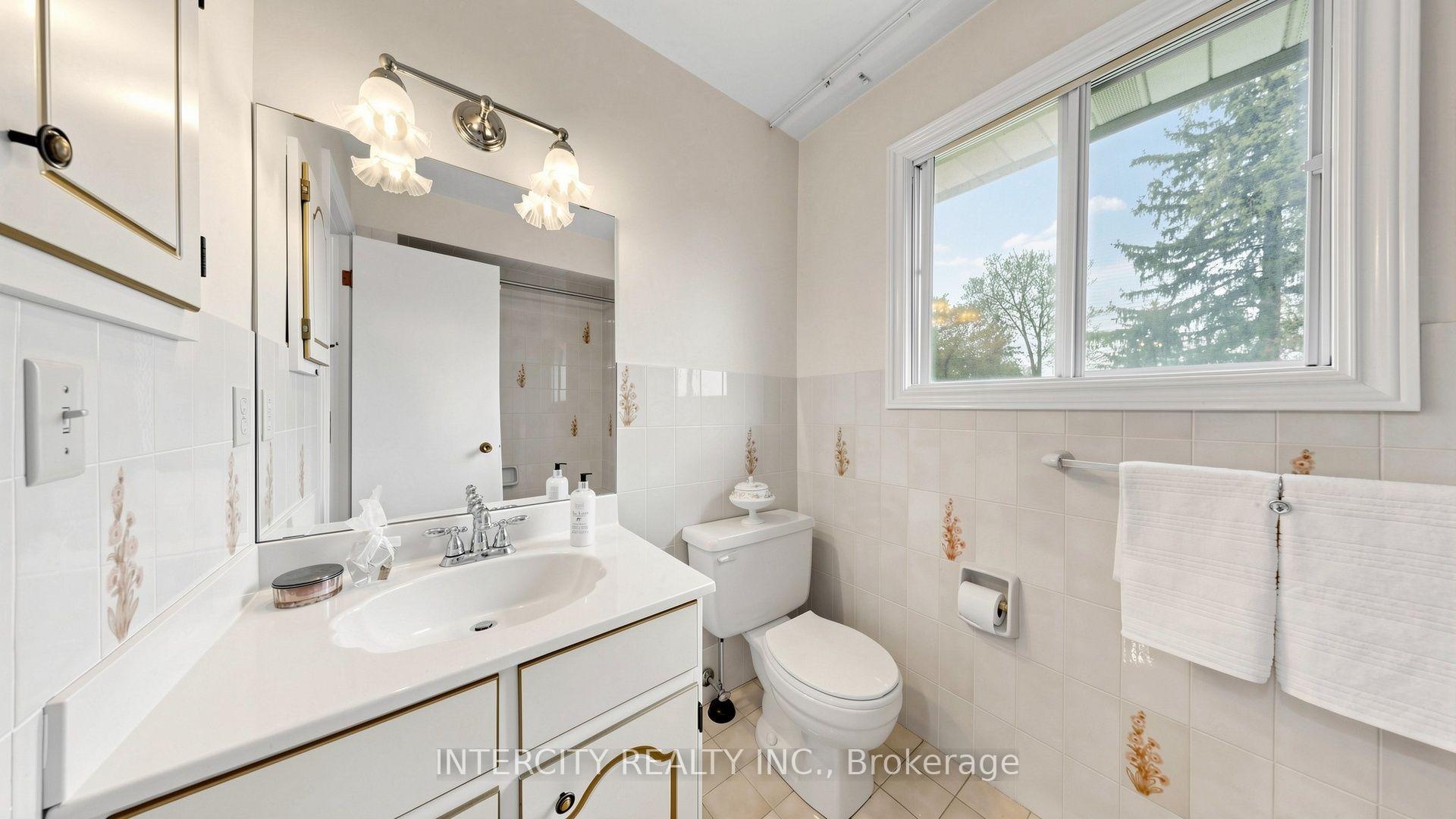 Photo 30 of 76 Spruce Avenue, Richmond Hill, South Richvale — HOMEH