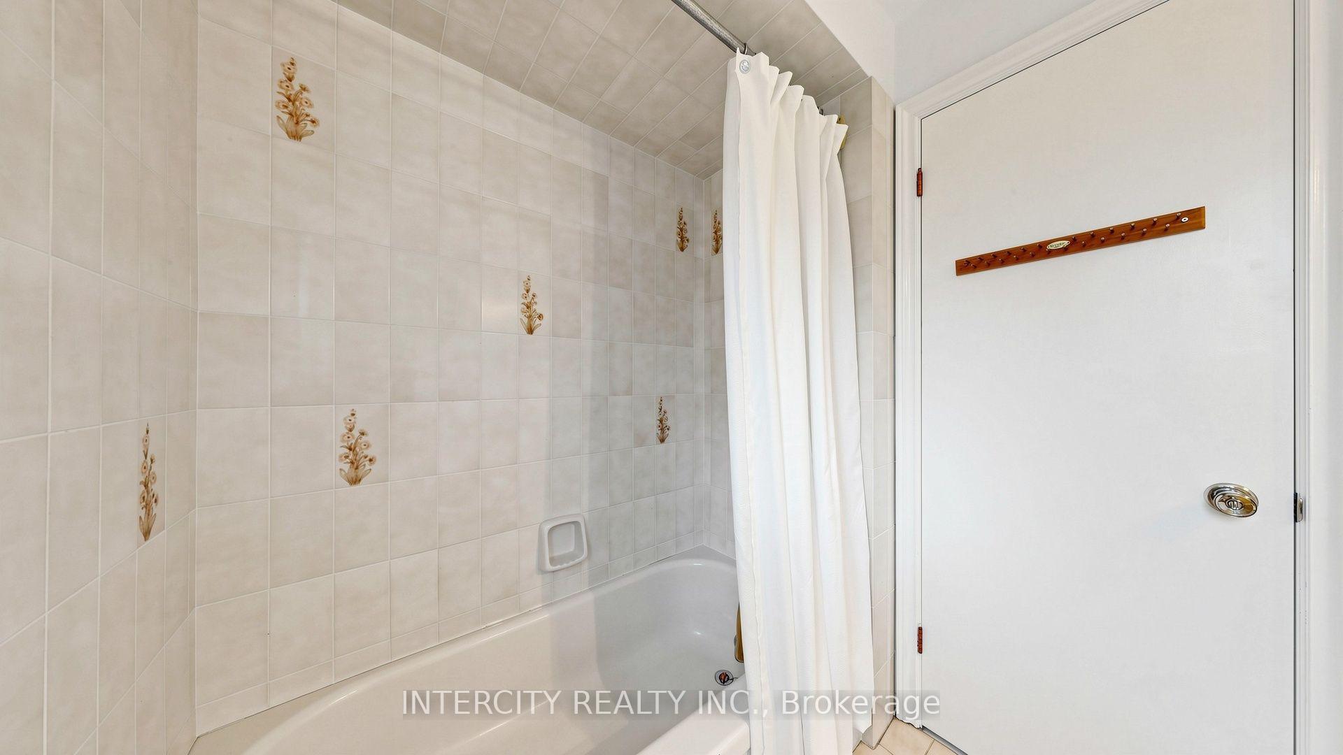 Photo 32 of 76 Spruce Avenue, Richmond Hill, South Richvale — HOMEH