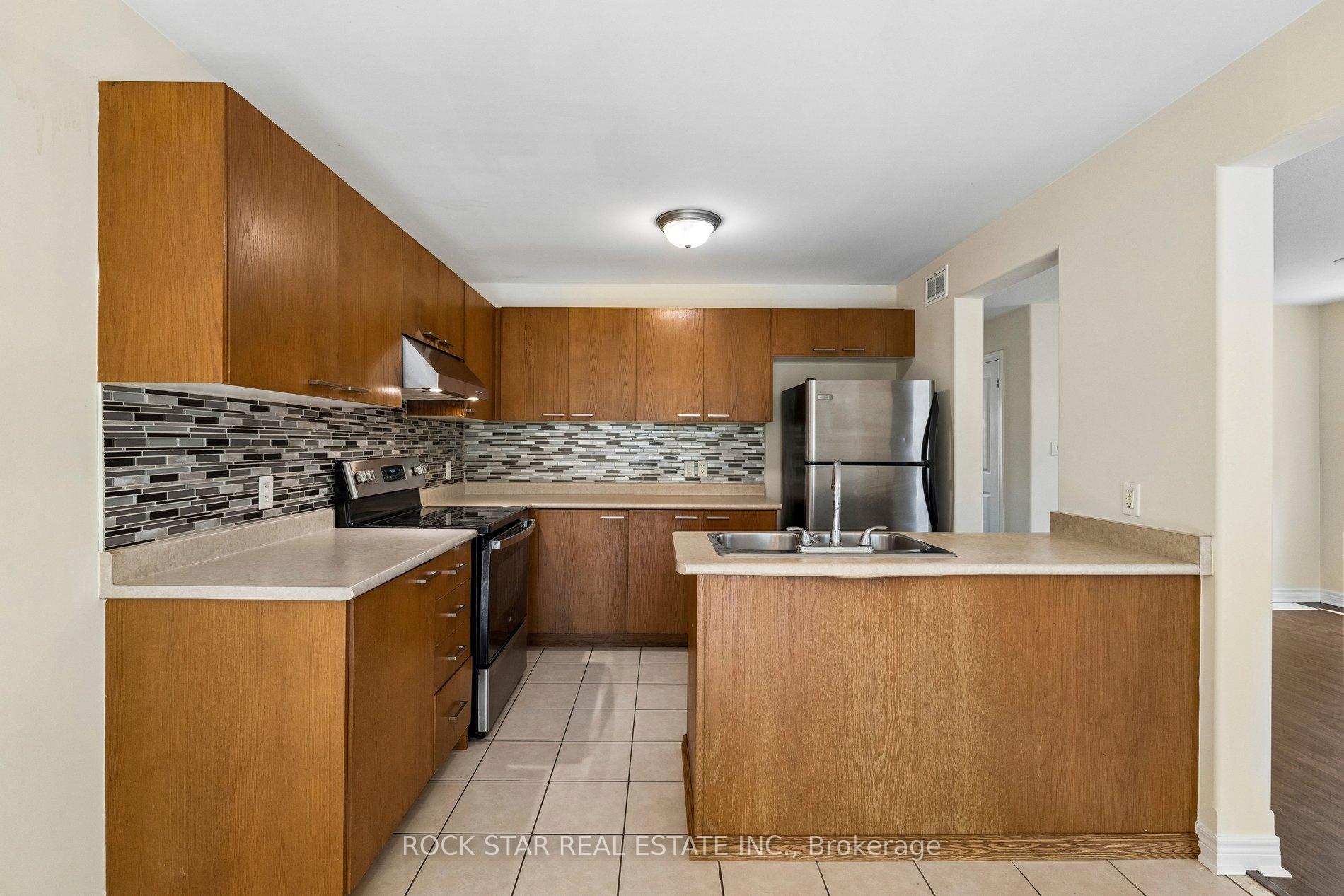 Photo 5 of 36 Chicory Crescent, St. Catharines, Haig — HOMEH
