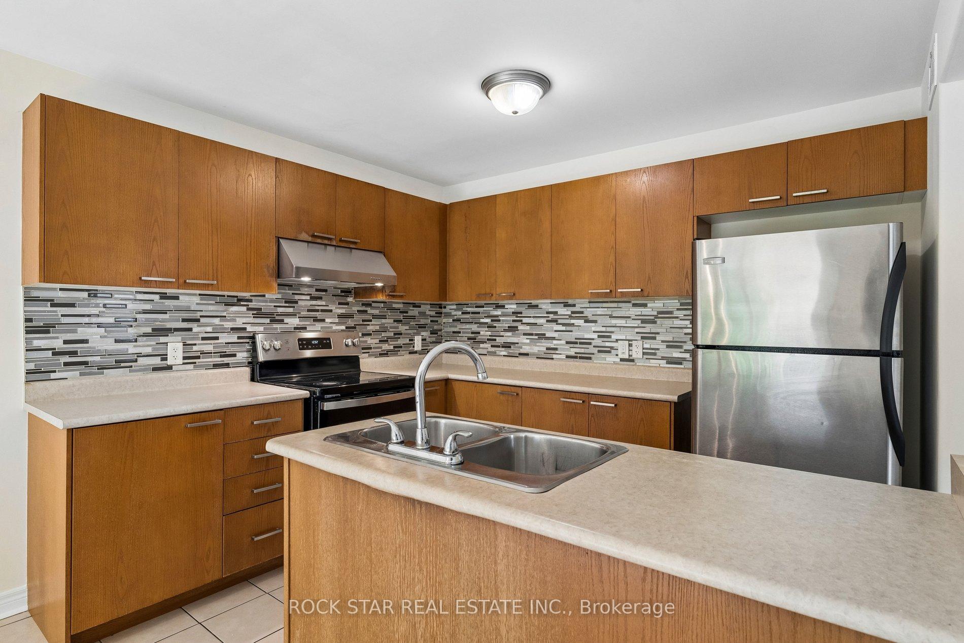 Photo 6 of 36 Chicory Crescent, St. Catharines, Haig — HOMEH