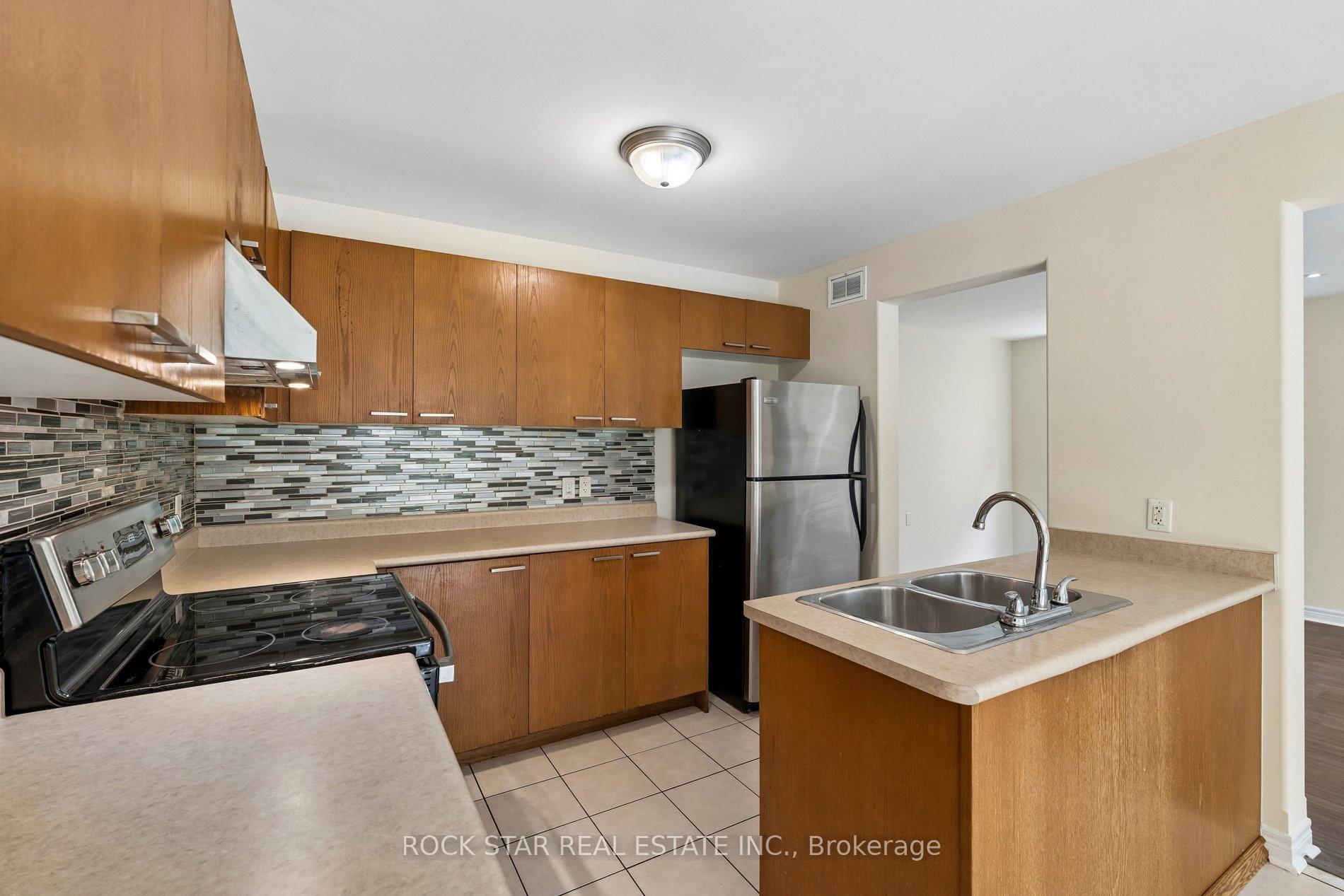 Photo 7 of 36 Chicory Crescent, St. Catharines, Haig — HOMEH