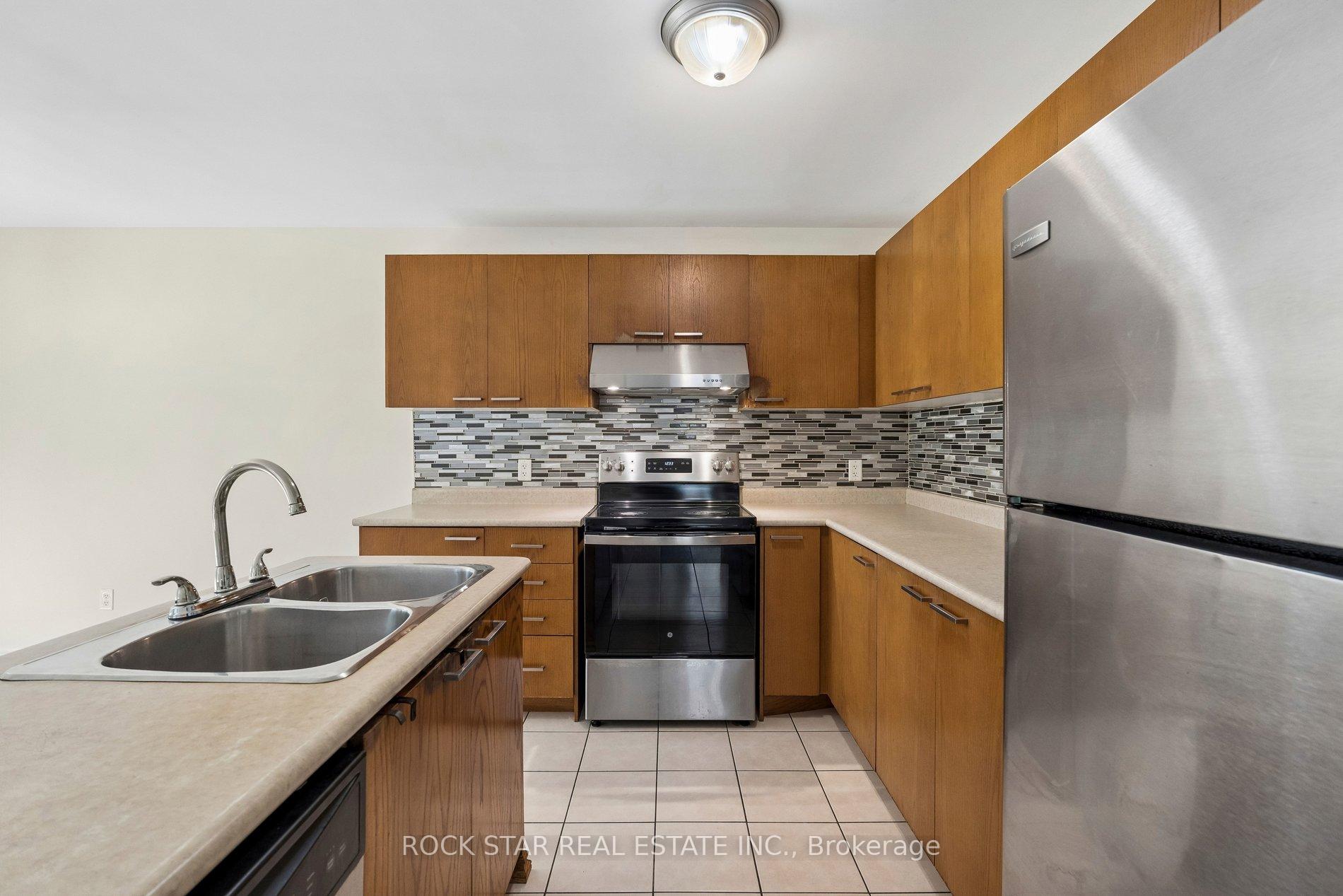 Photo 8 of 36 Chicory Crescent, St. Catharines, Haig — HOMEH