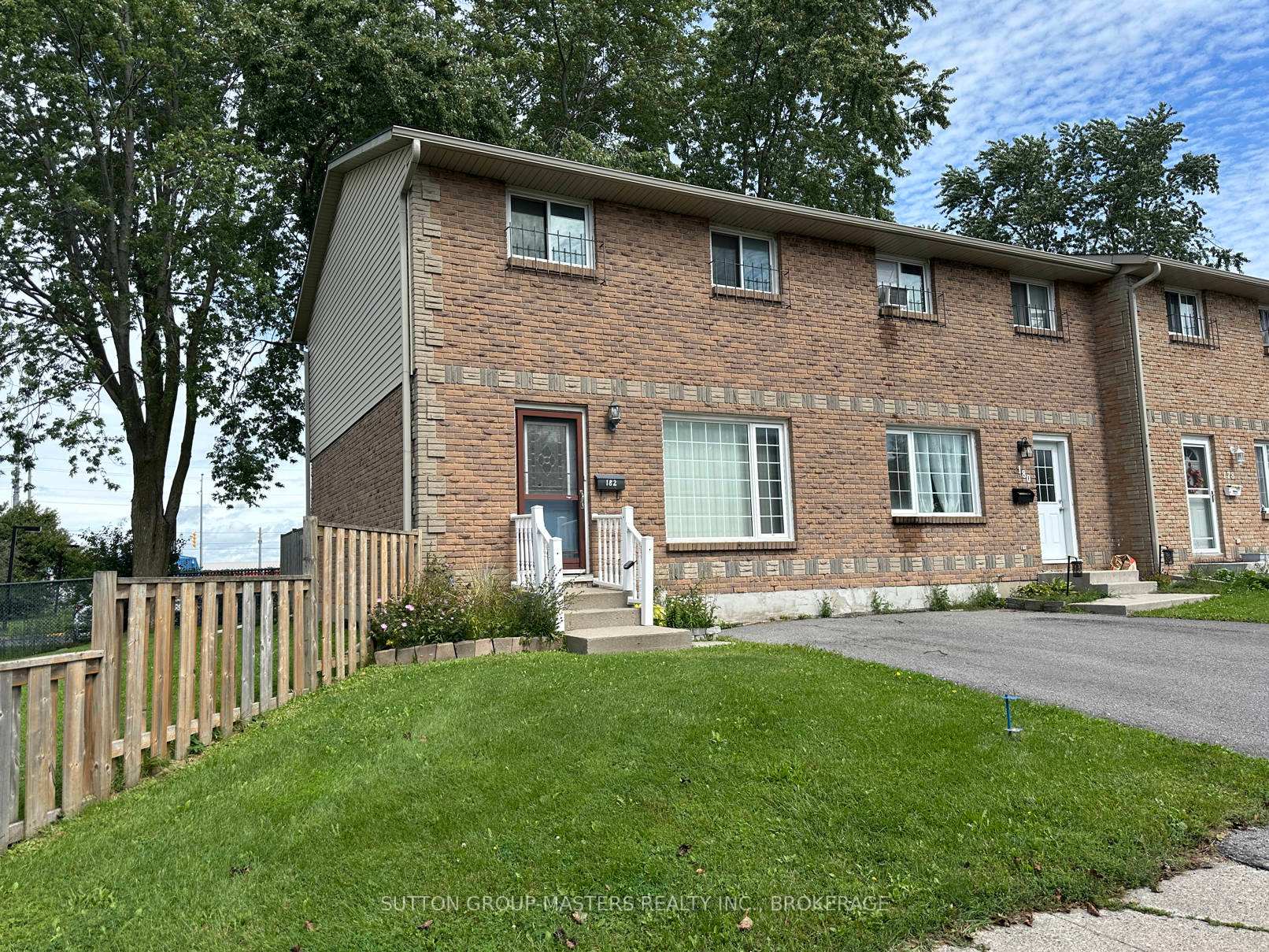 Photo 3 of 182 Rosemund Crescent, Kingston, West of Sir John A. Blvd — HOMEH