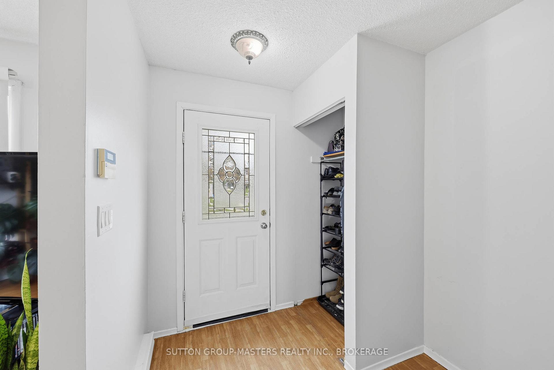 Photo 5 of 182 Rosemund Crescent, Kingston, West of Sir John A. Blvd — HOMEH