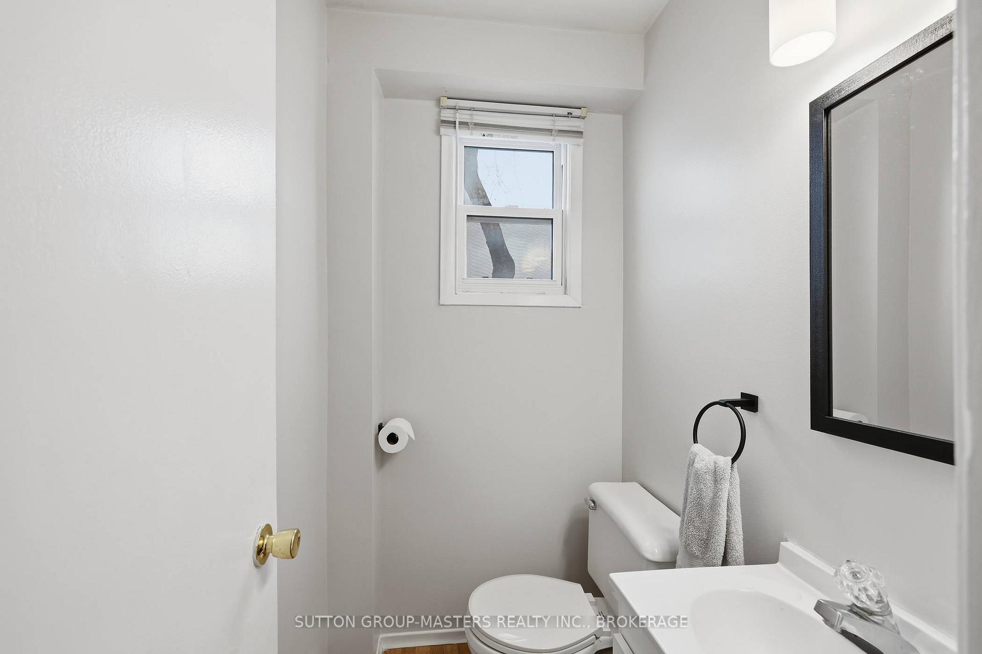 Photo 16 of 182 Rosemund Crescent, Kingston, West of Sir John A. Blvd — HOMEH