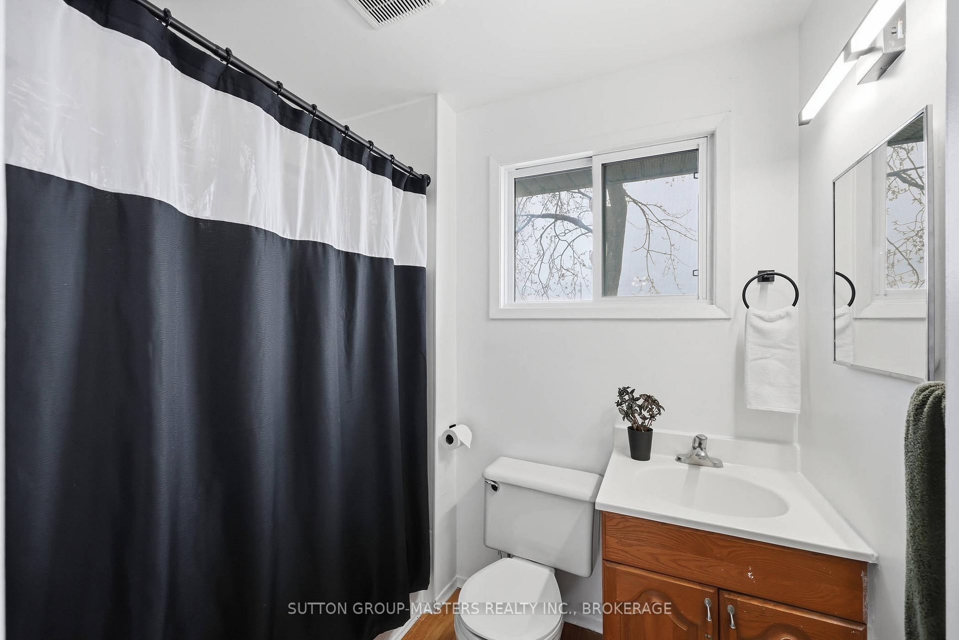Photo 24 of 182 Rosemund Crescent, Kingston, West of Sir John A. Blvd — HOMEH