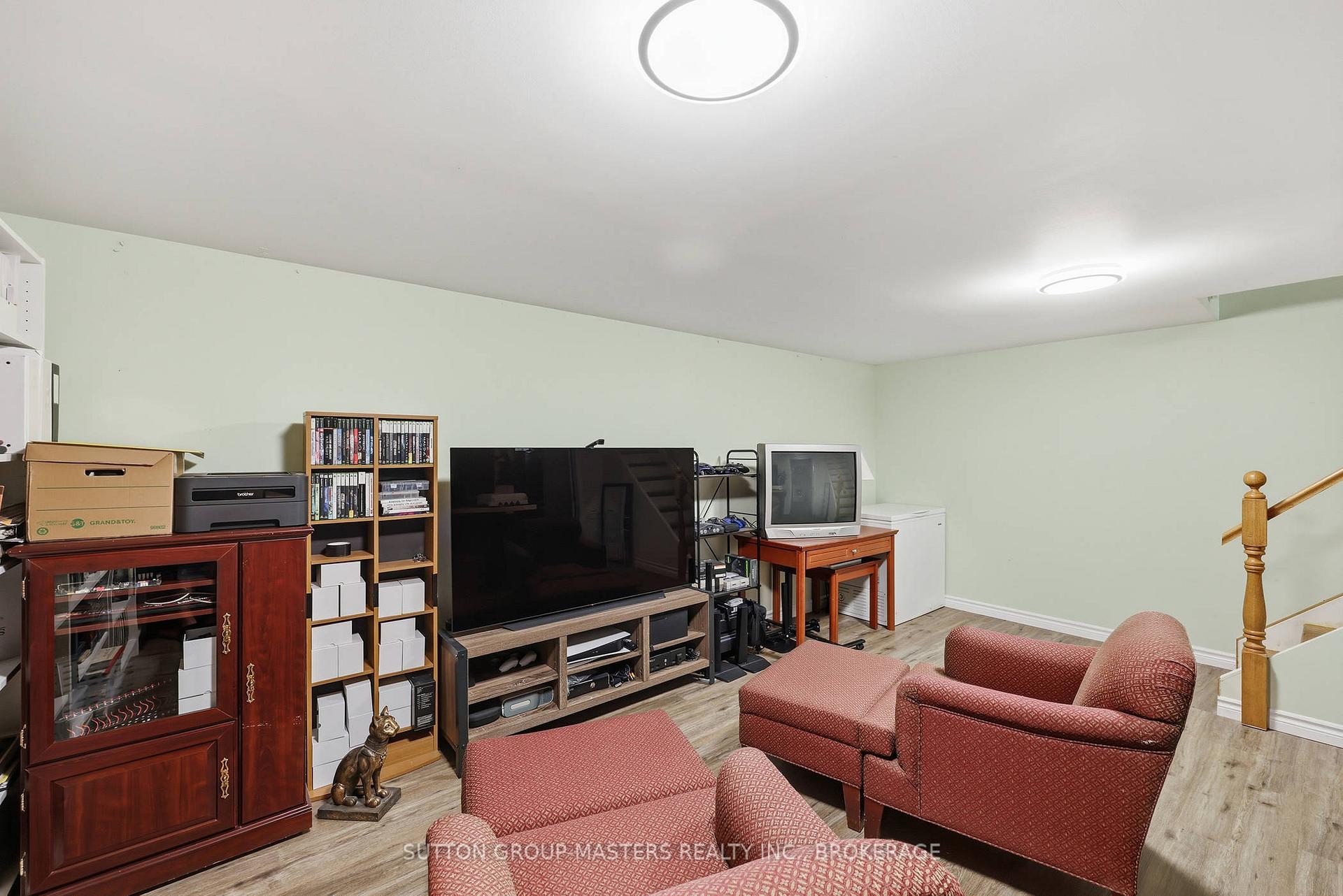 Photo 29 of 182 Rosemund Crescent, Kingston, West of Sir John A. Blvd — HOMEH