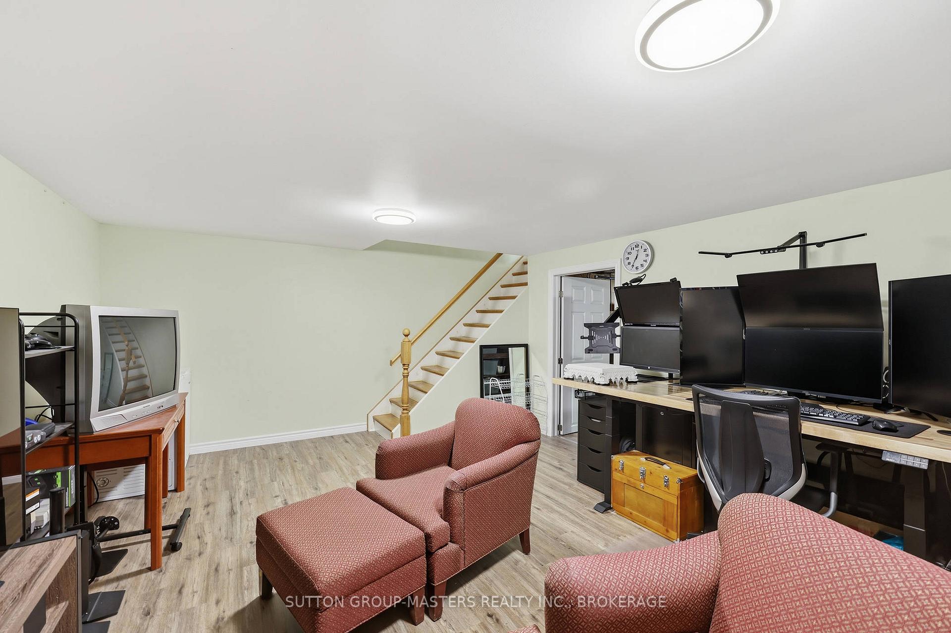 Photo 30 of 182 Rosemund Crescent, Kingston, West of Sir John A. Blvd — HOMEH