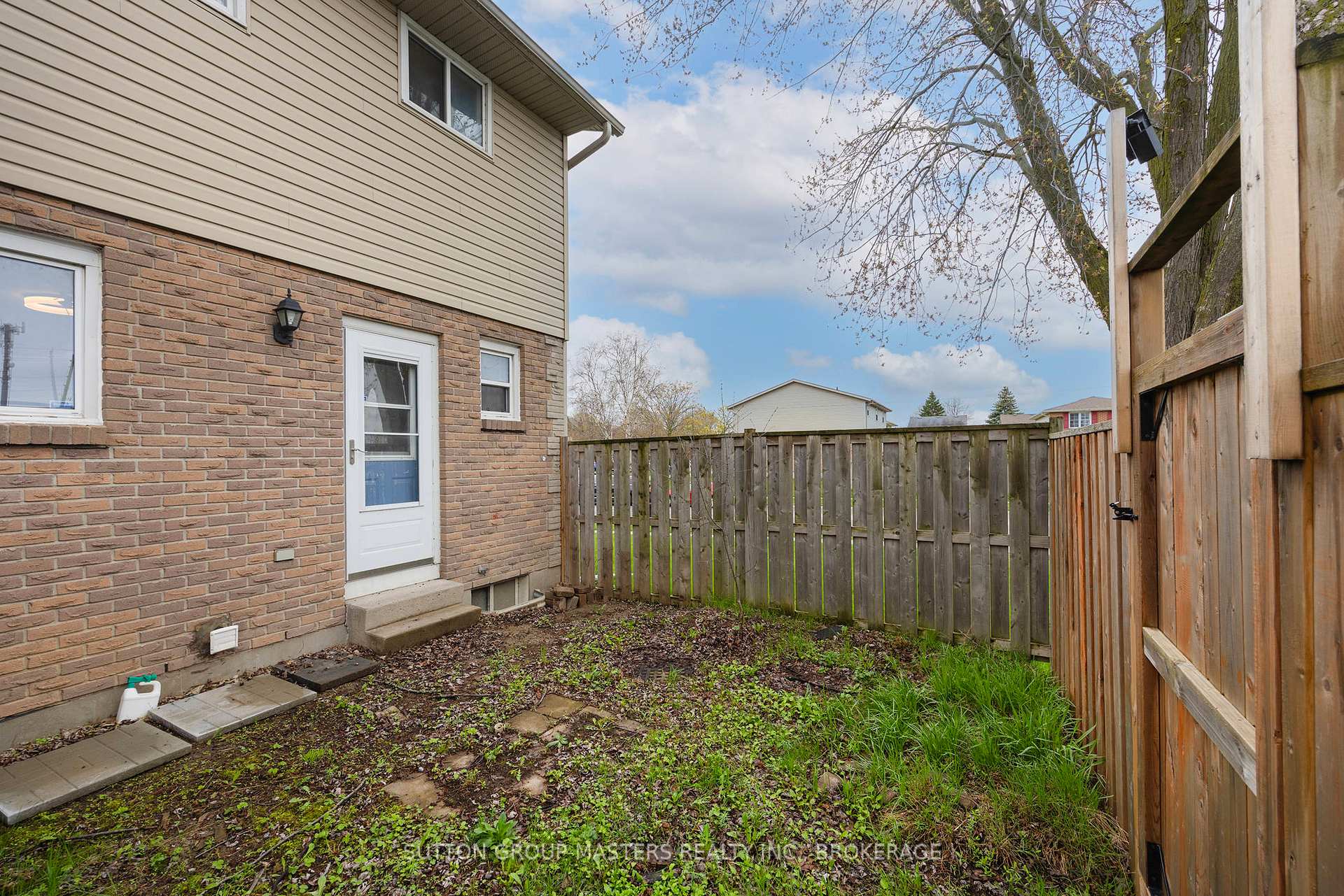 Photo 33 of 182 Rosemund Crescent, Kingston, West of Sir John A. Blvd — HOMEH