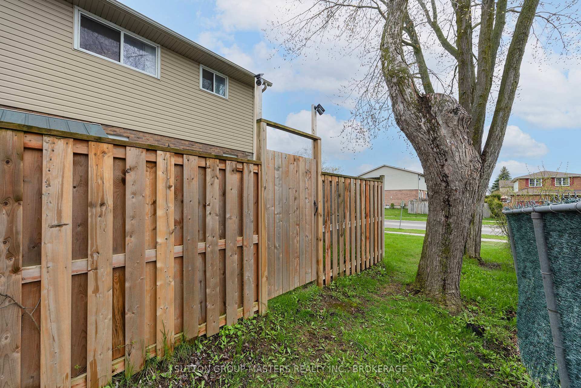 Photo 34 of 182 Rosemund Crescent, Kingston, West of Sir John A. Blvd — HOMEH
