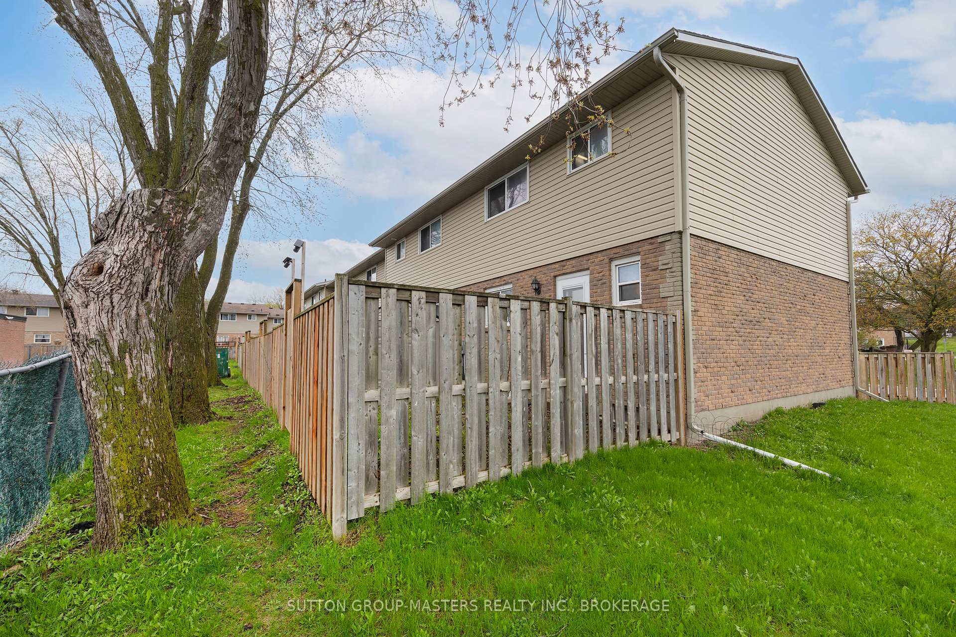 Photo 35 of 182 Rosemund Crescent, Kingston, West of Sir John A. Blvd — HOMEH
