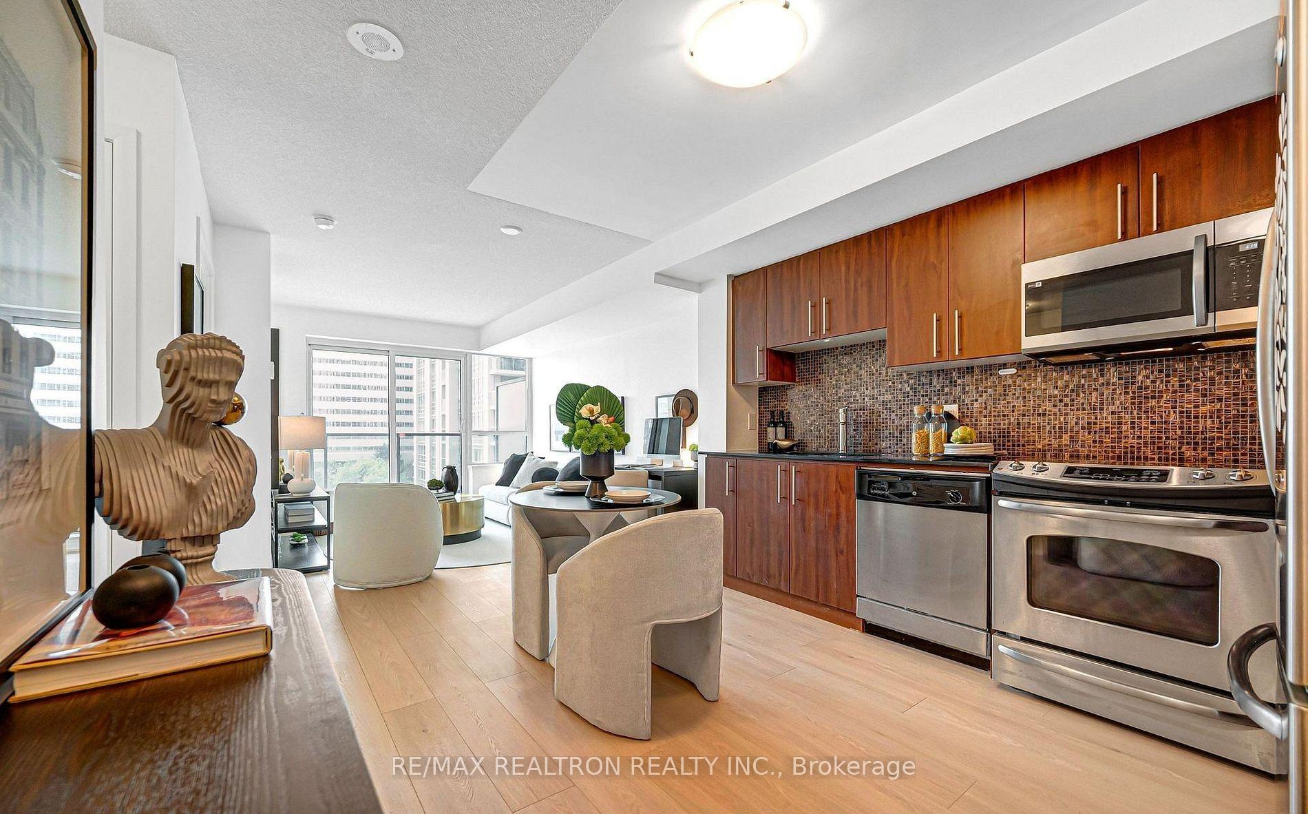 Photo 2 of Unit 701, 17 Anndale Drive, North York, Willowdale East — HOMEH