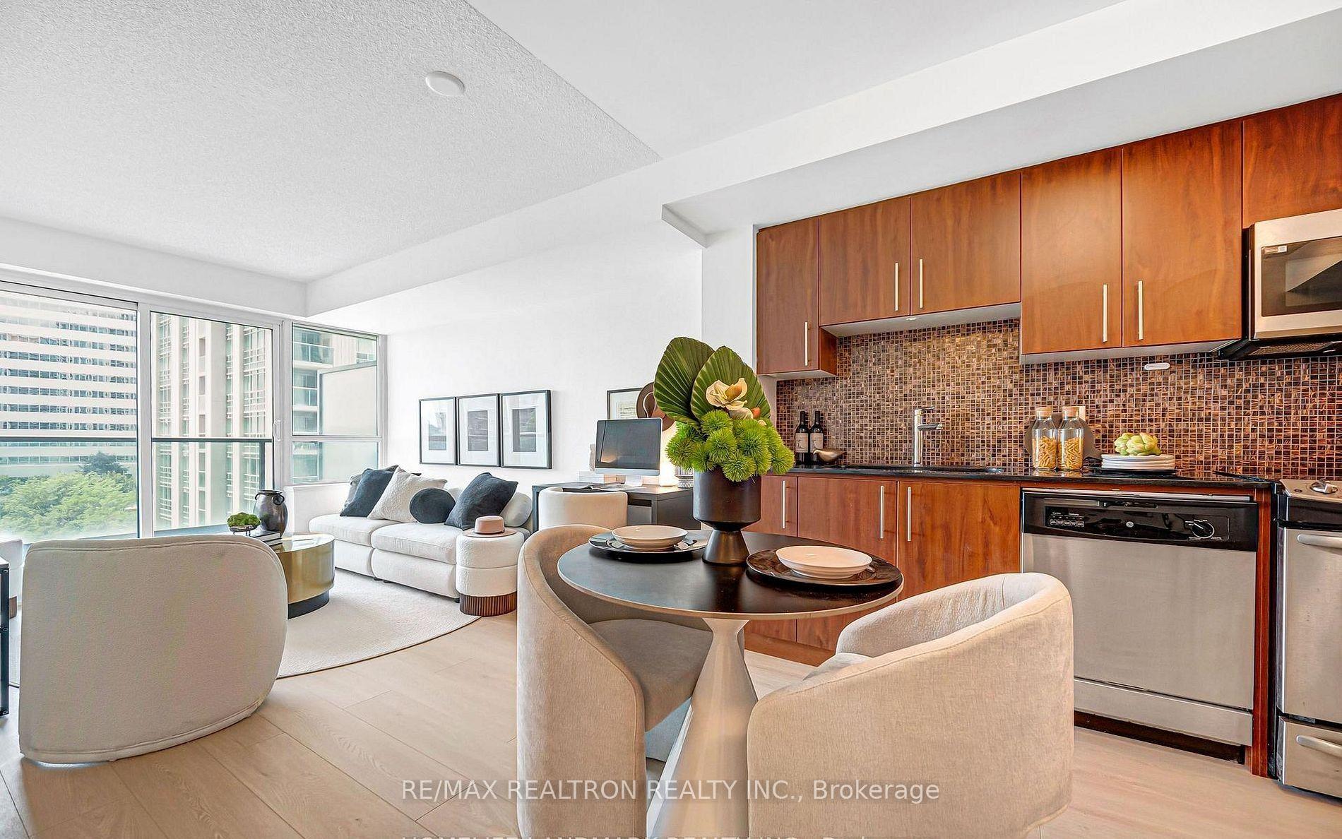 Photo 3 of Unit 701, 17 Anndale Drive, North York, Willowdale East — HOMEH