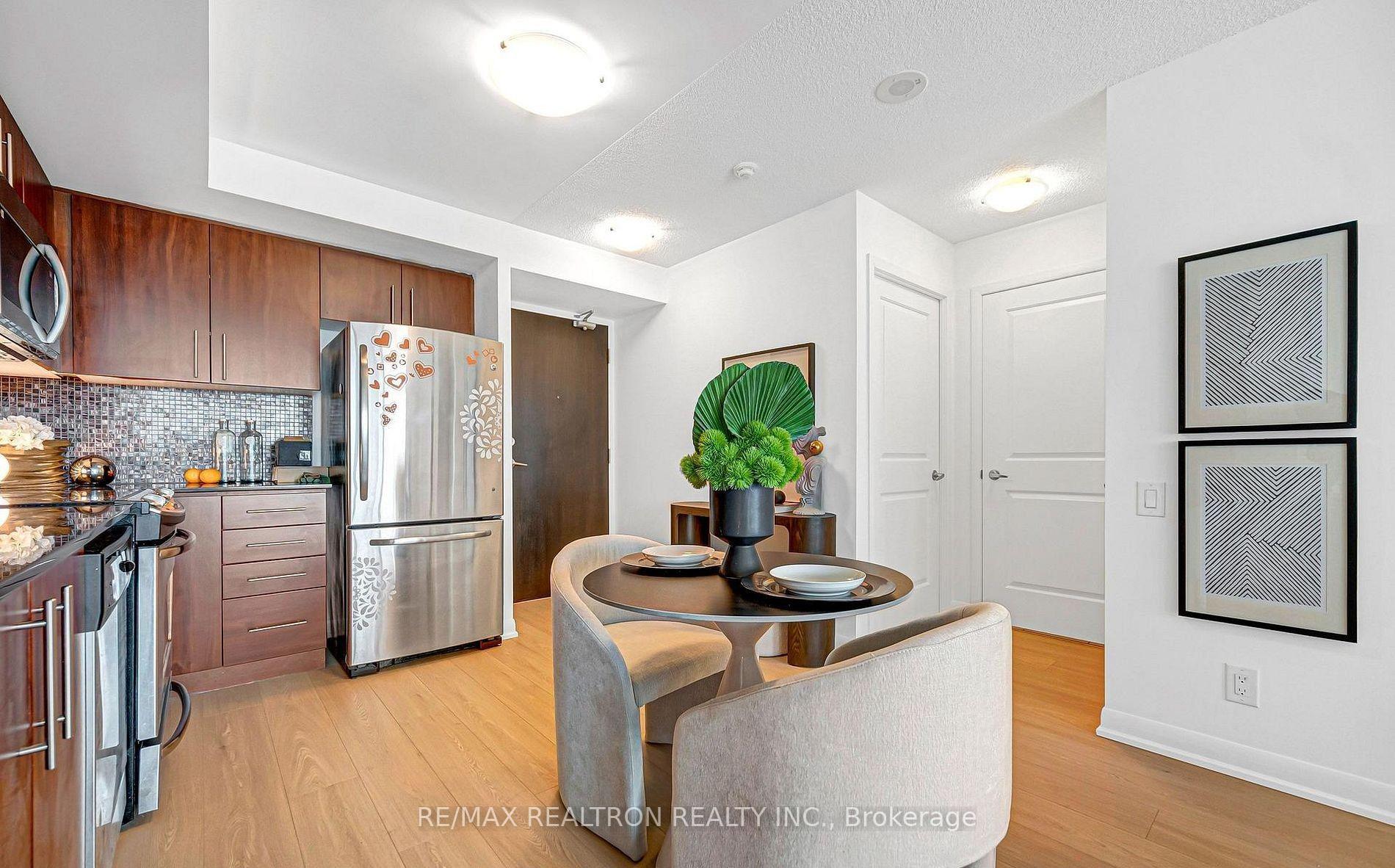 Photo 4 of Unit 701, 17 Anndale Drive, North York, Willowdale East — HOMEH