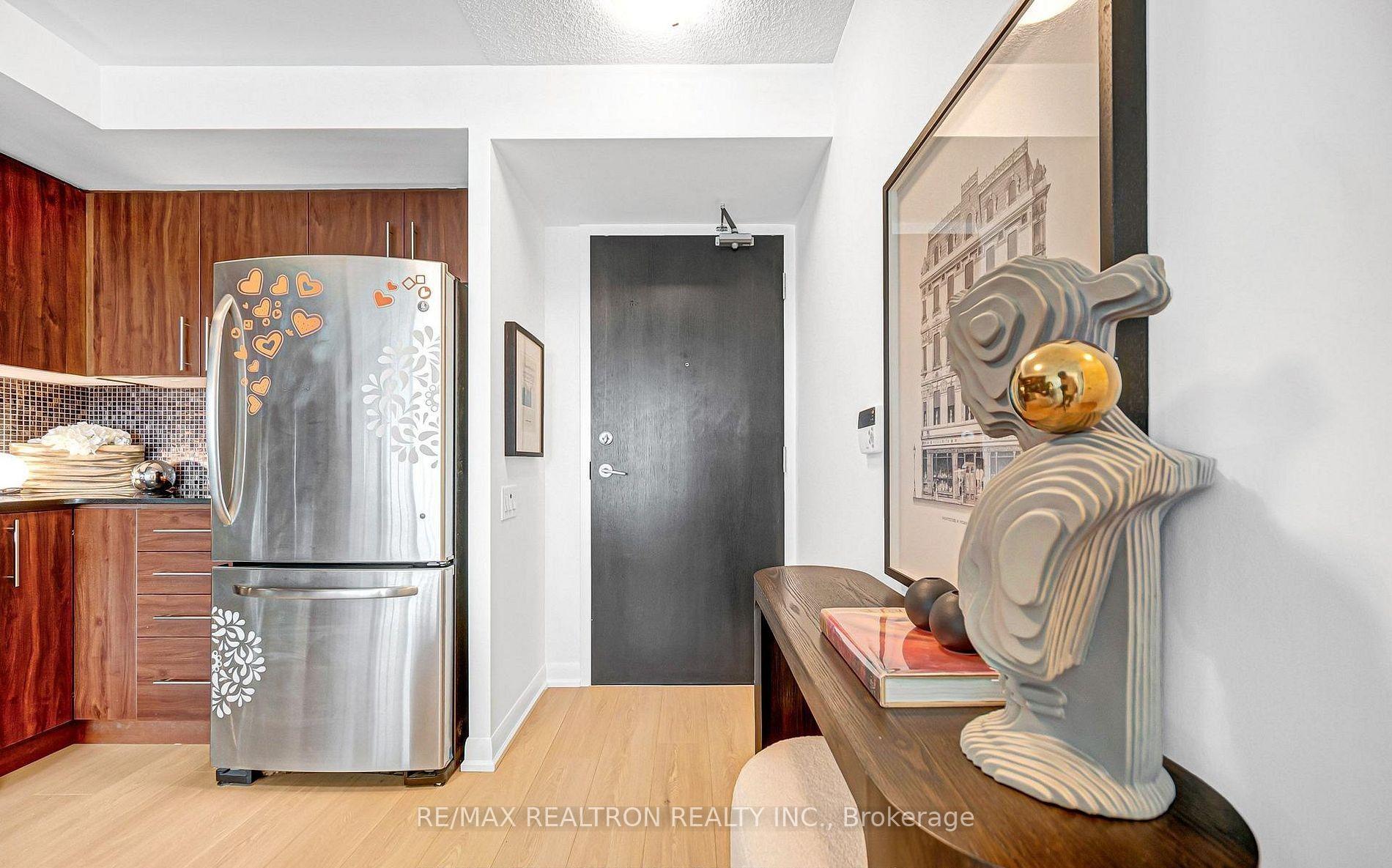 Photo 9 of Unit 701, 17 Anndale Drive, North York, Willowdale East — HOMEH