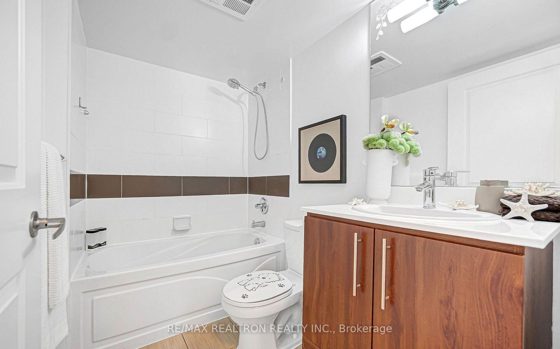 Photo 12 of Unit 701, 17 Anndale Drive, North York, Willowdale East — HOMEH