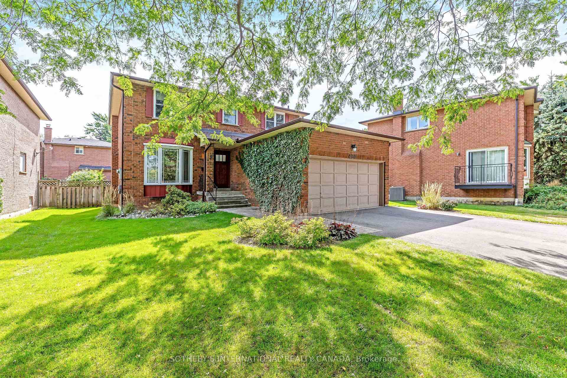 Photo 2 of 420 The Thicket, Mississauga, Lakeview — HOMEH
