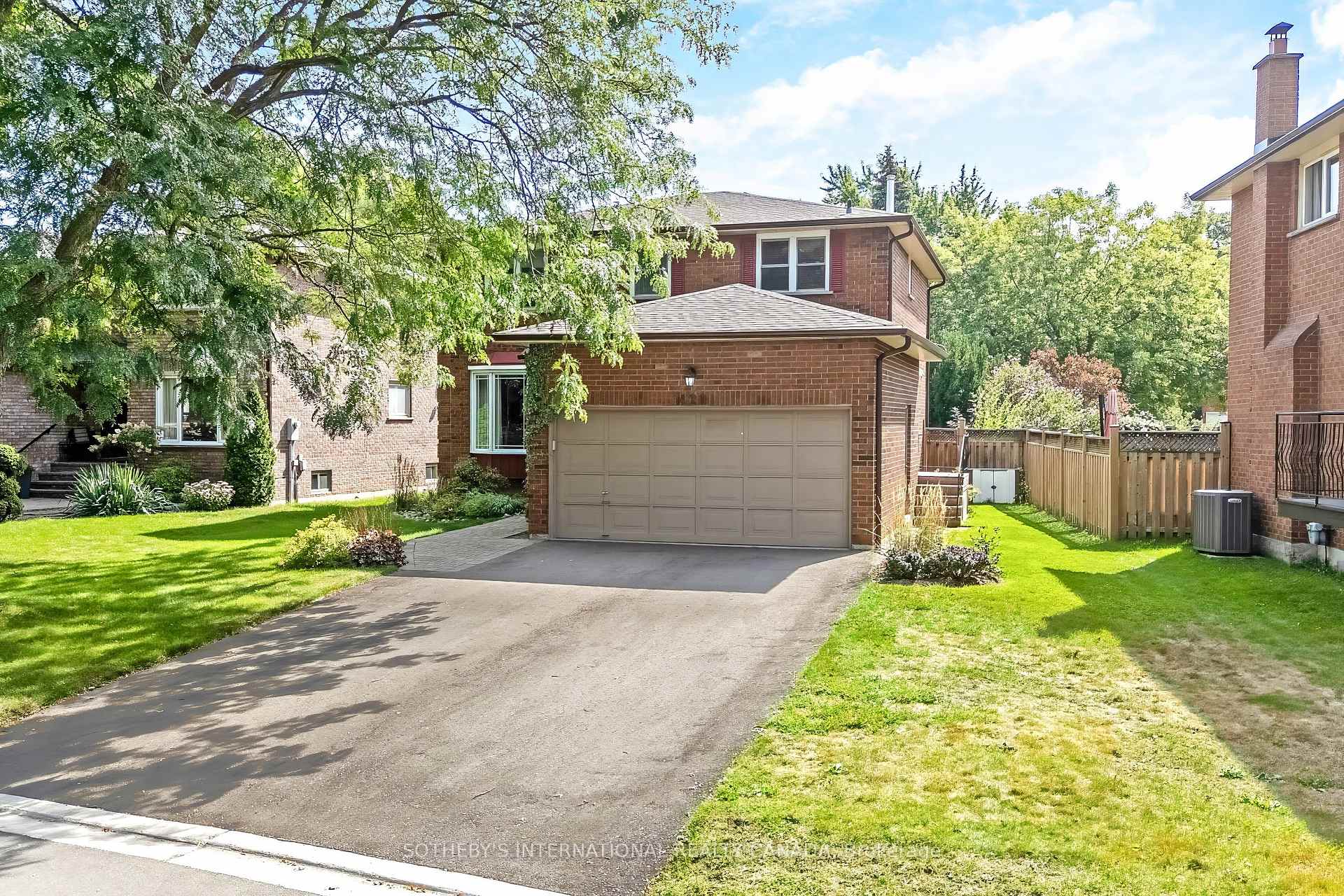 Photo 3 of 420 The Thicket, Mississauga, Lakeview — HOMEH