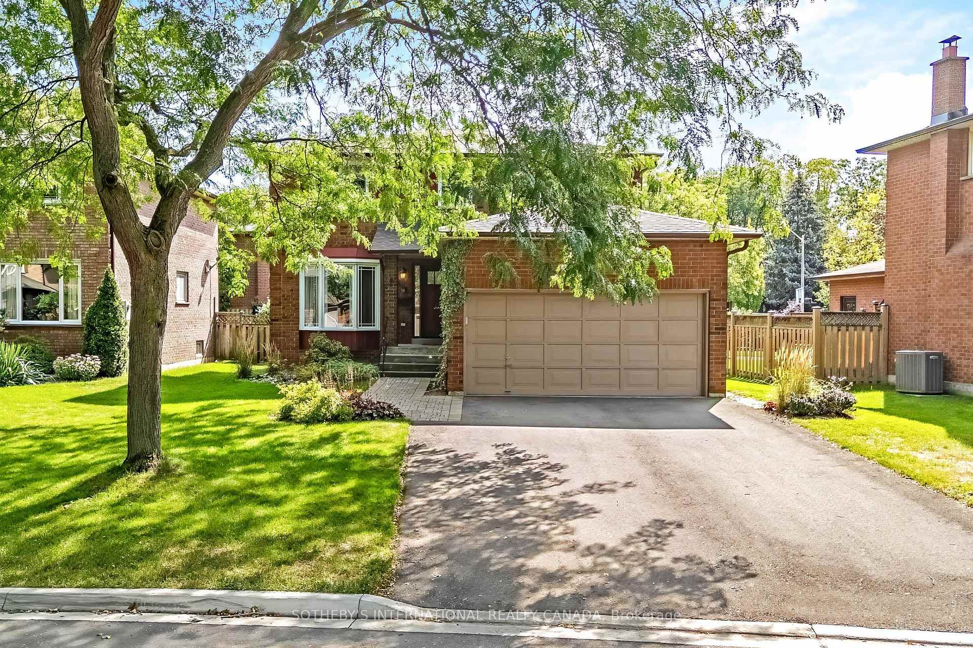 Photo 5 of 420 The Thicket, Mississauga, Lakeview — HOMEH