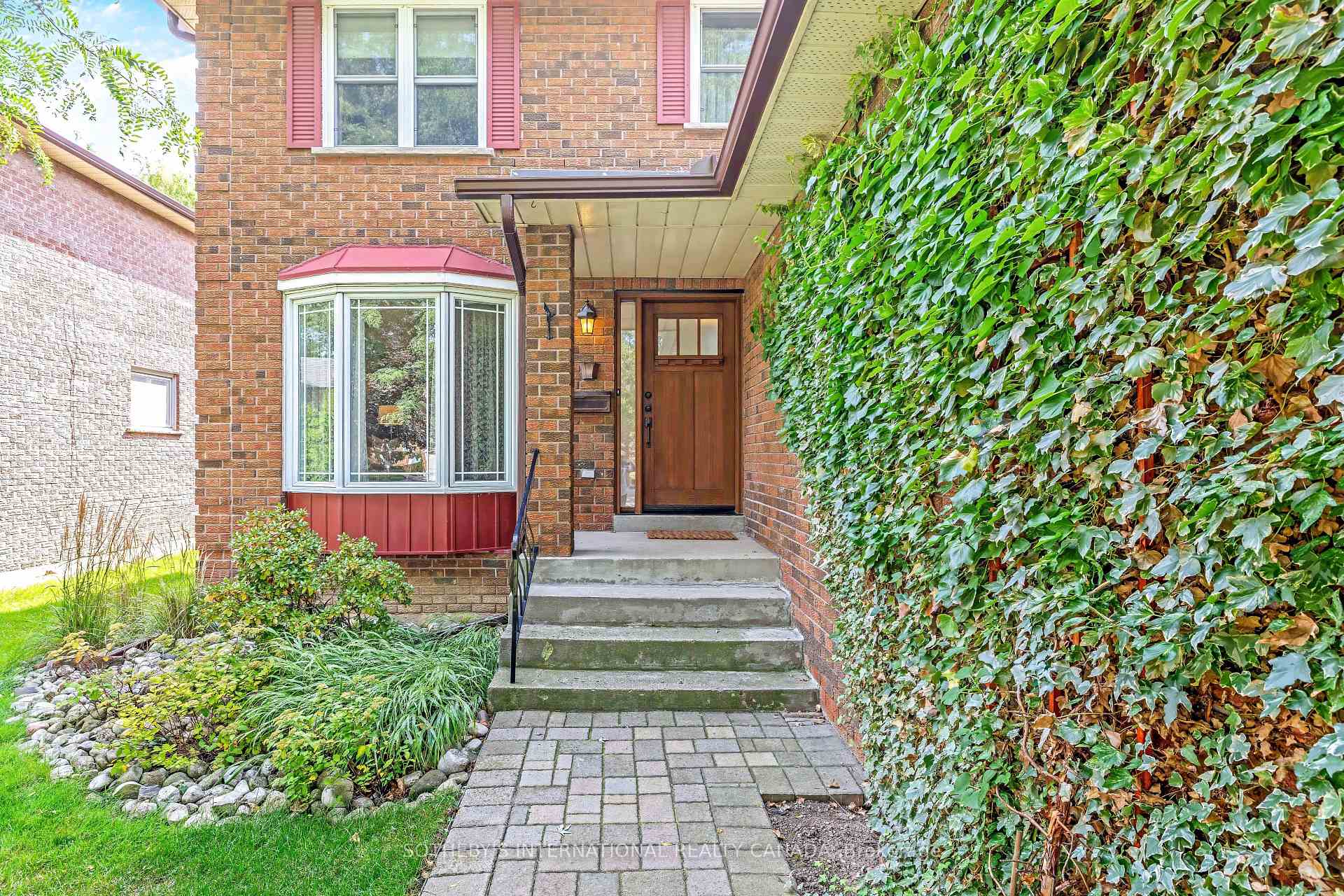 Photo 6 of 420 The Thicket, Mississauga, Lakeview — HOMEH