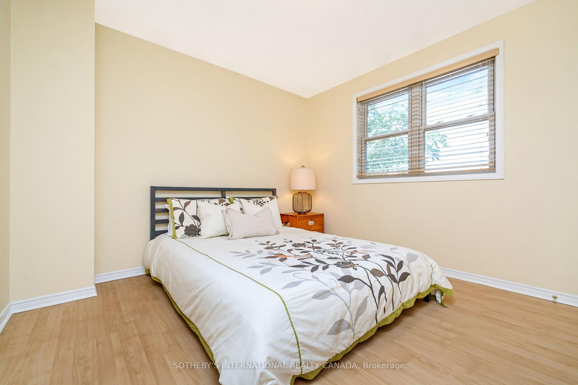 Photo 33 of 420 The Thicket, Mississauga, Lakeview — HOMEH